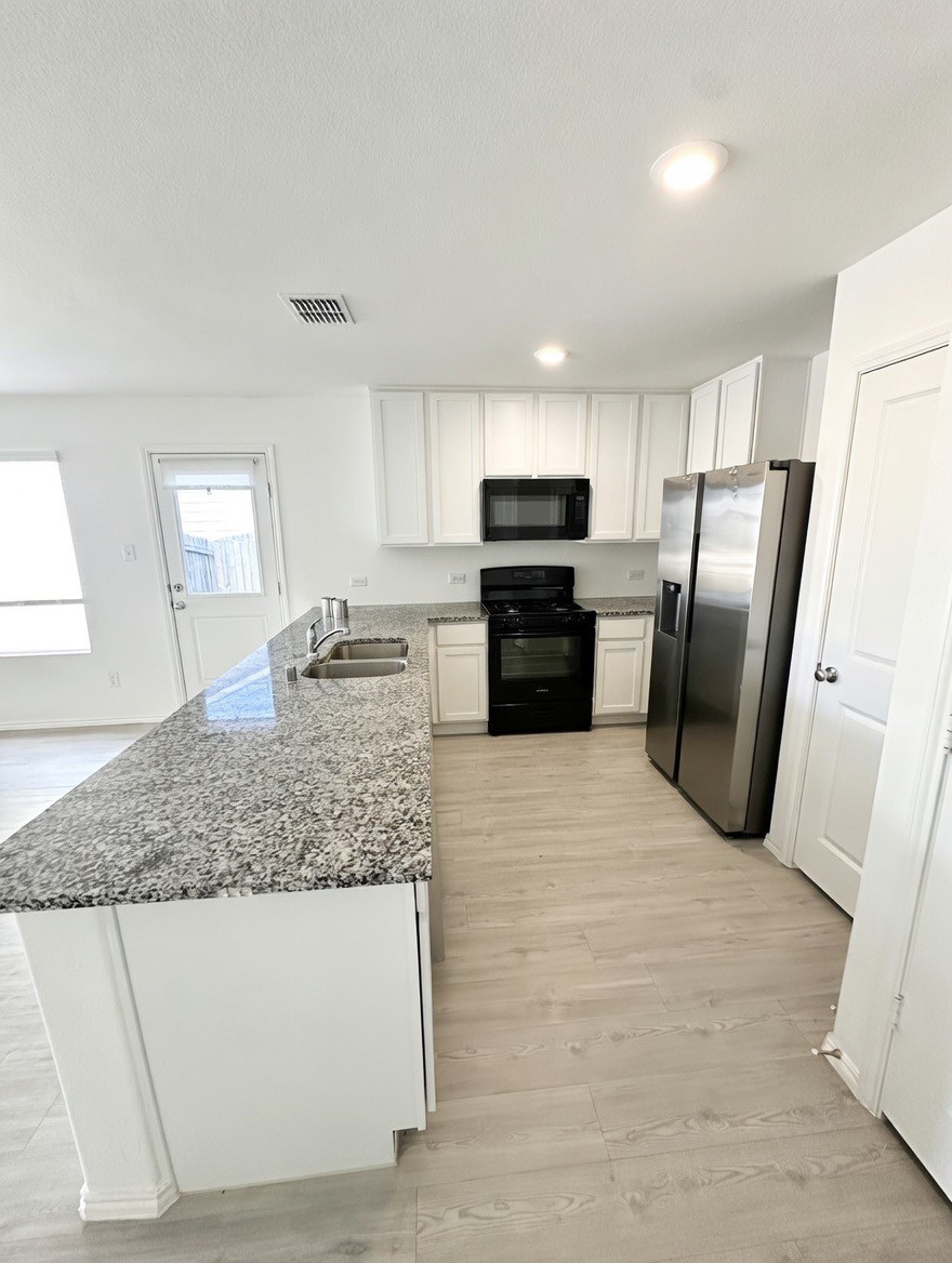 11906 Hermosa Lane Justin TX 76247