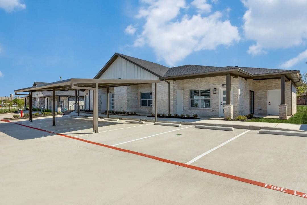 820 W Mcleroy Boulevard Saginaw TX 76179