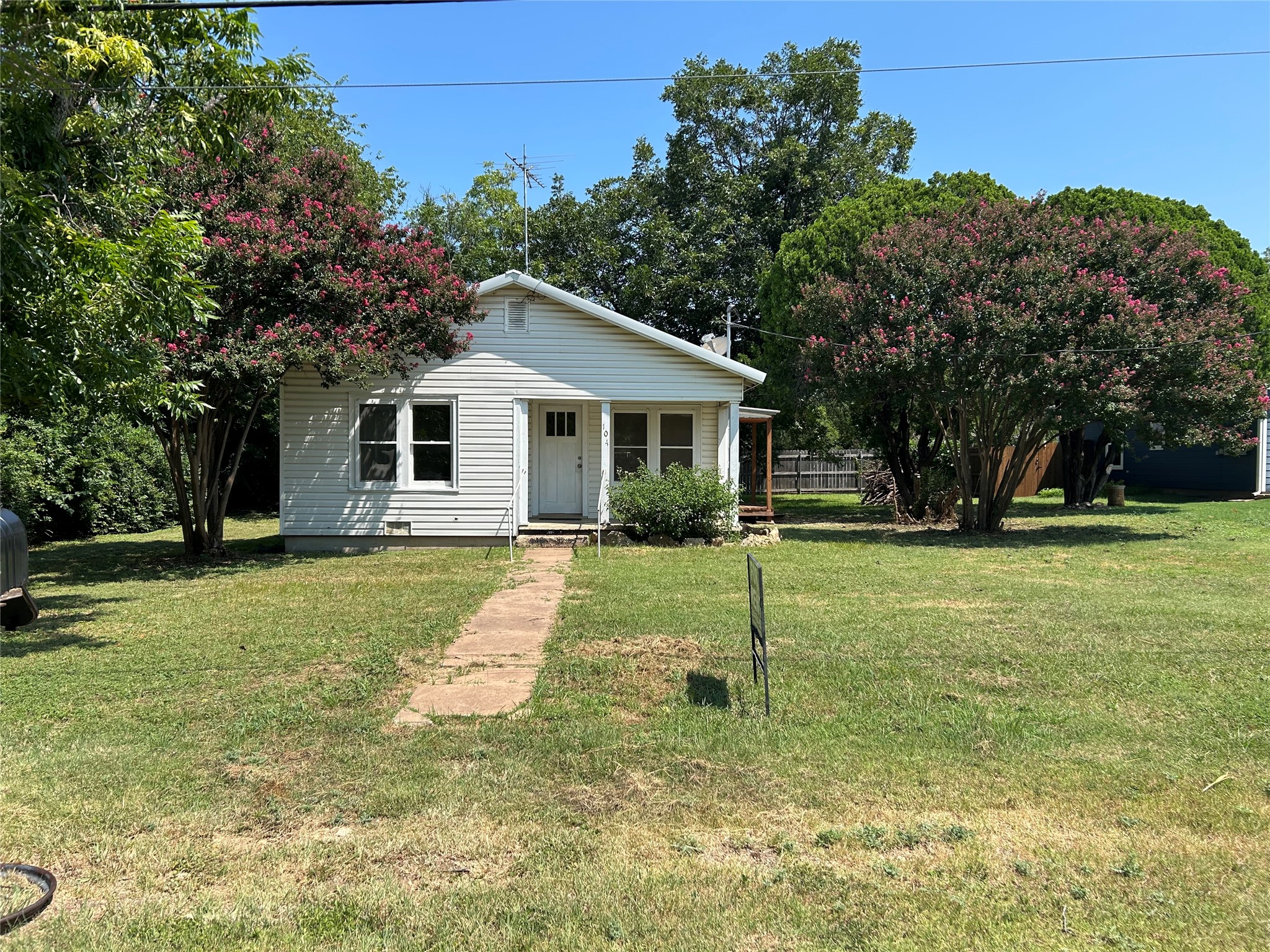 104 W Wilson Avenue Whitney TX 76692