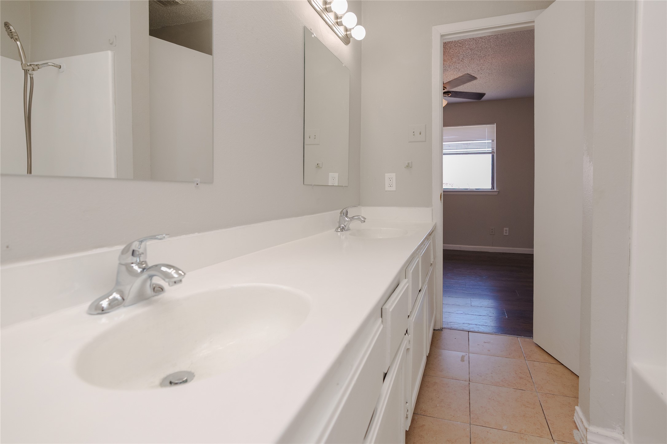 2813 Wimbledon Court Garland TX 75041