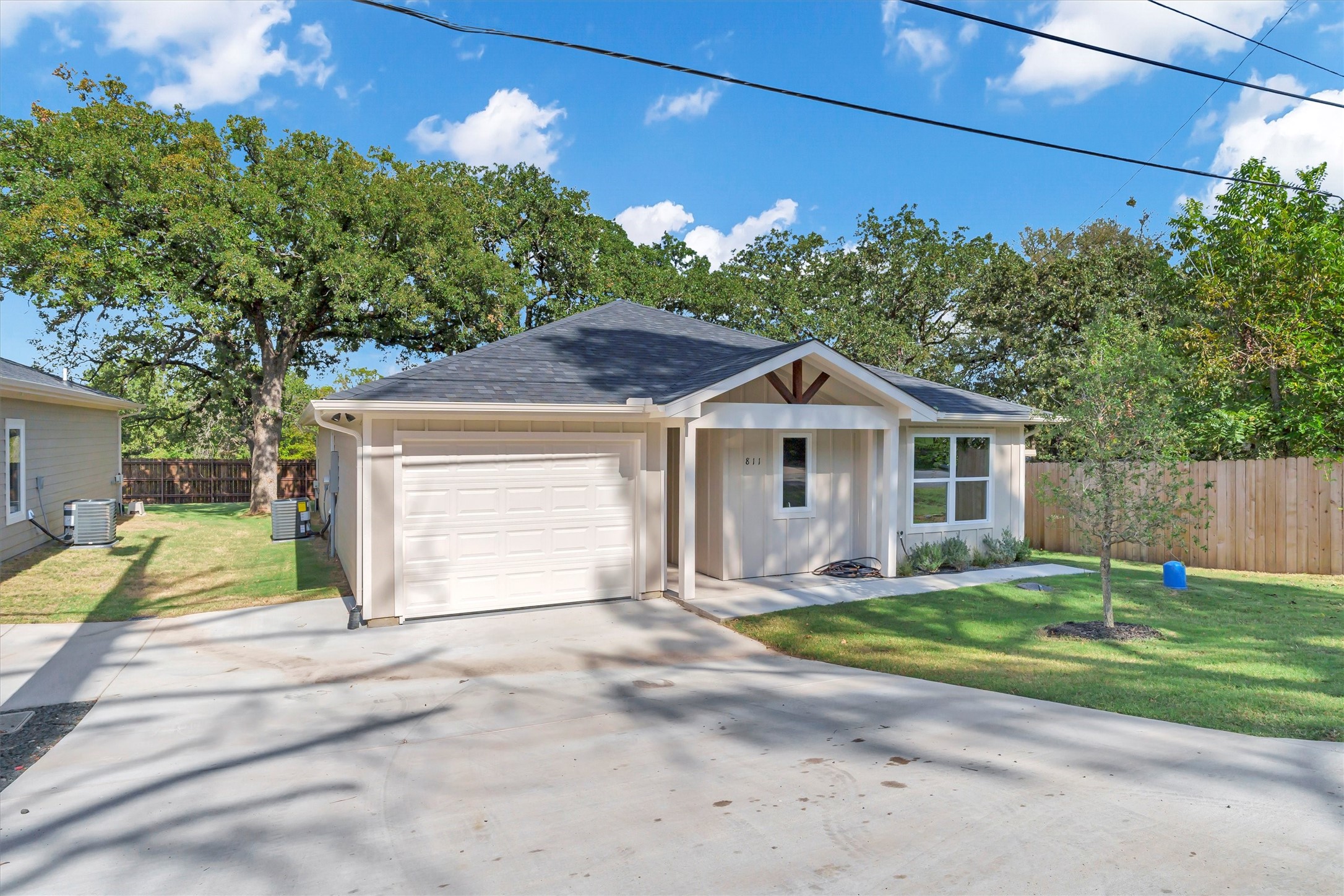 811 Branding Iron Trail Granbury TX 76049