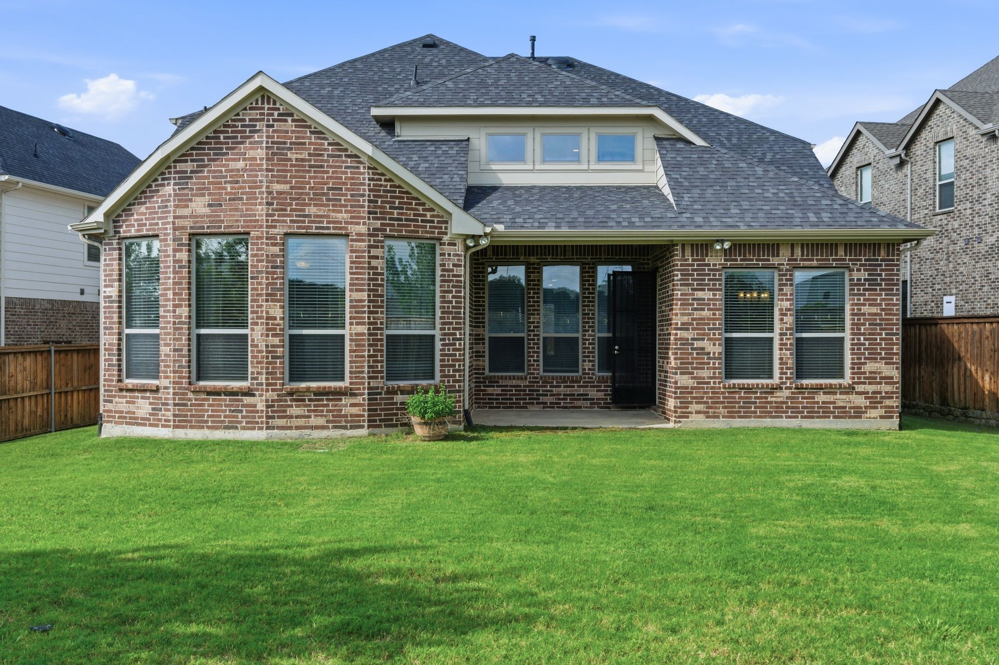 7452 Reverchon Drive Irving TX 75063