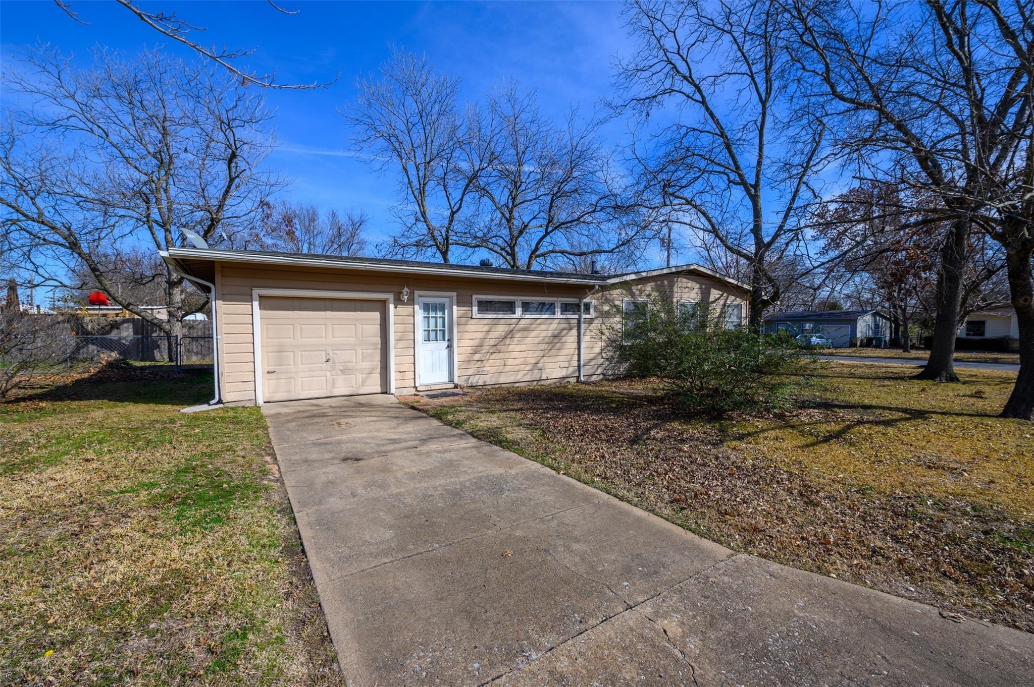 221 W Burton Street Sherman TX 75092