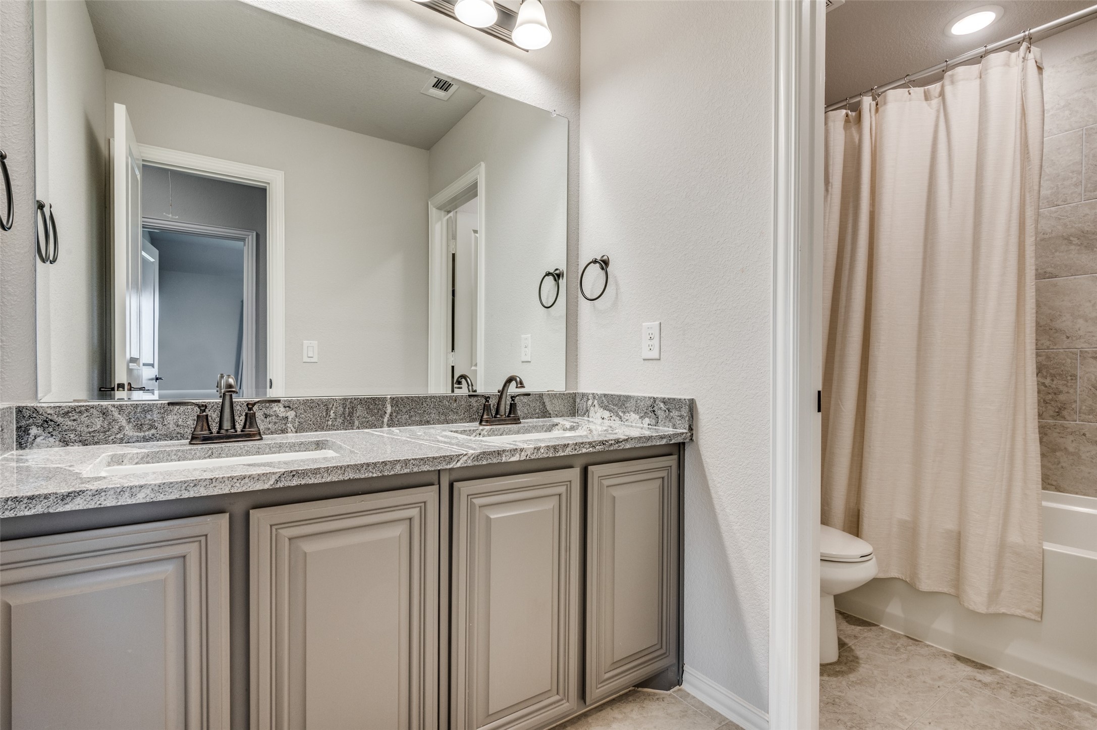 1241 Ronald Street Desoto TX 75115