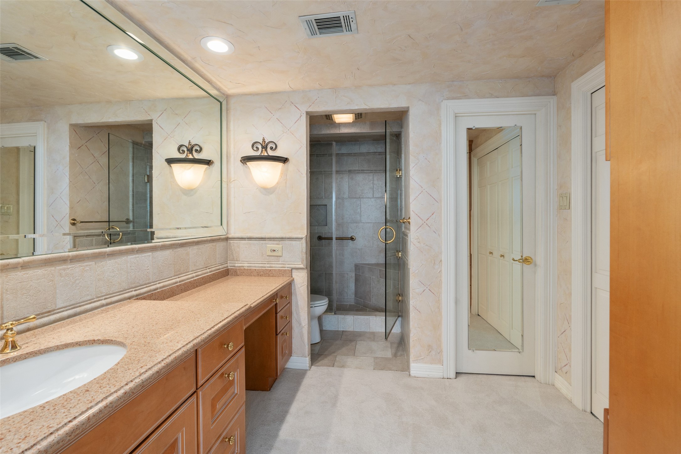 6335 W Northwest Highway Dallas TX 75225
