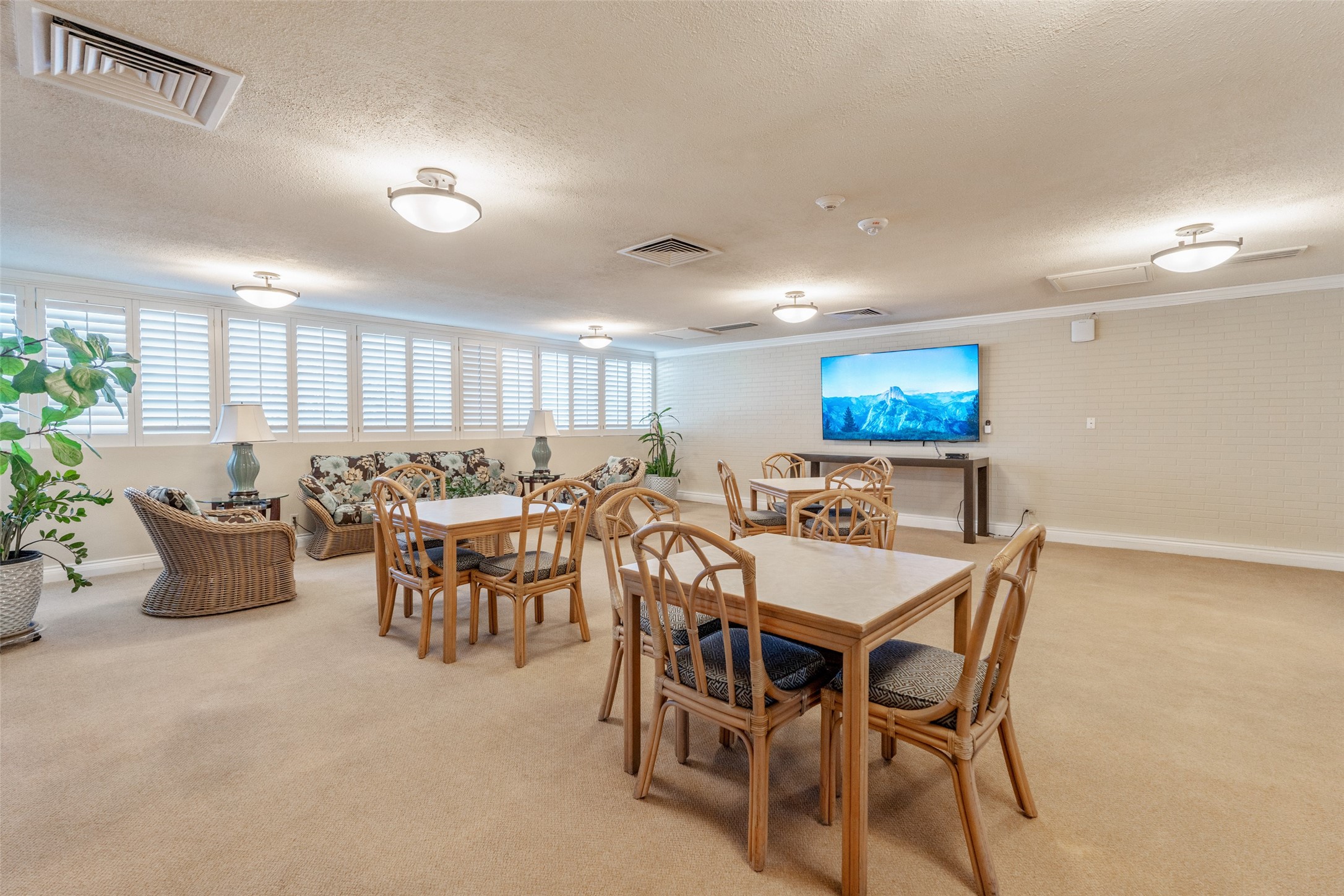 6335 W Northwest Highway Dallas TX 75225