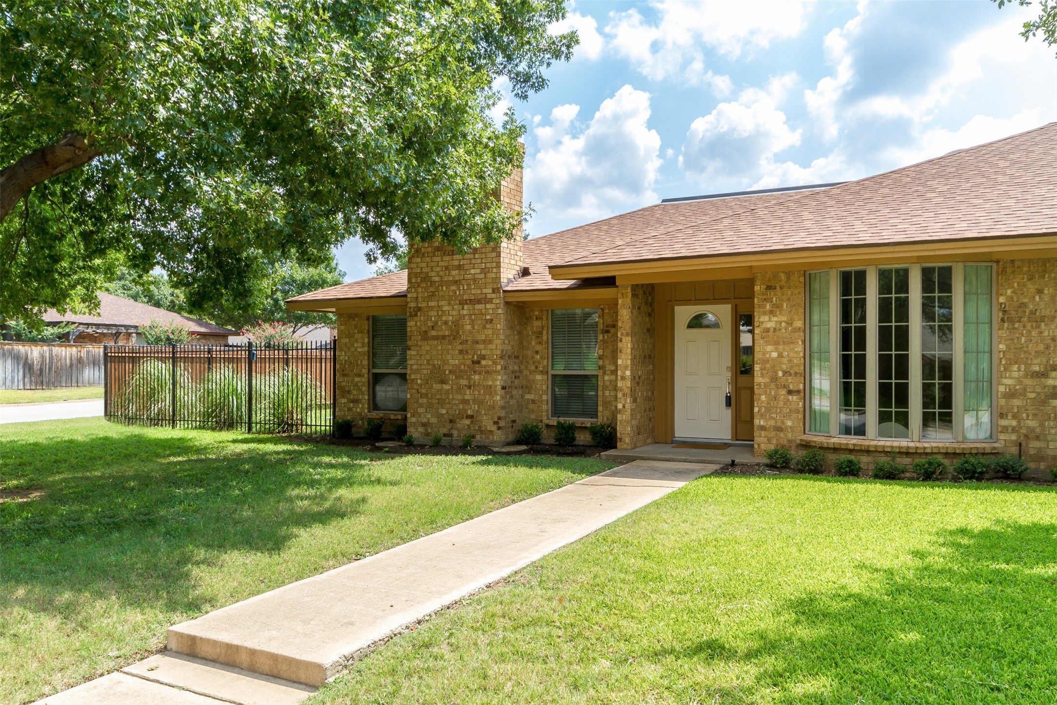 5201 Ledgestone Drive Fort Worth TX 76132