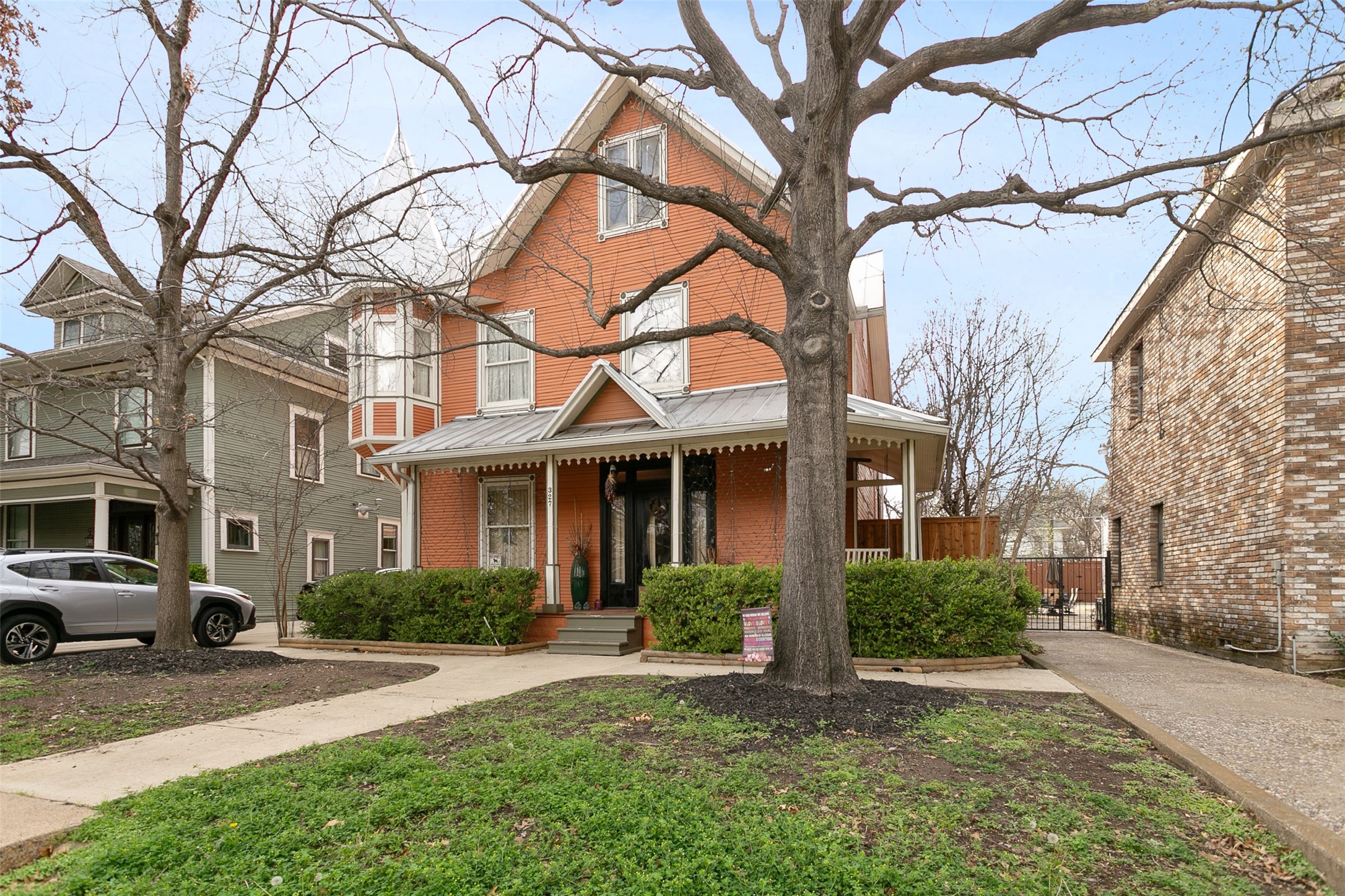 327 S Edgefield Avenue Dallas TX 75208