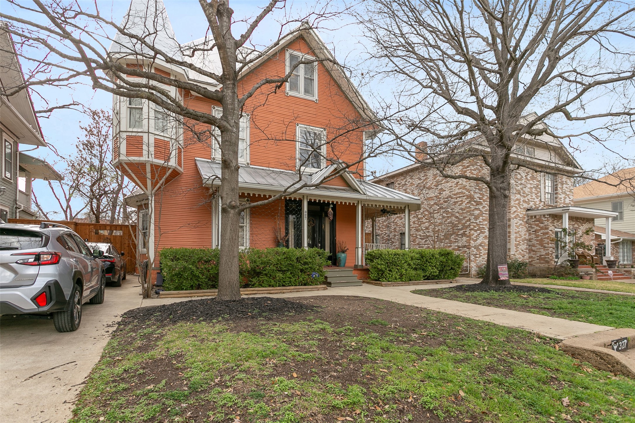 327 S Edgefield Avenue Dallas TX 75208