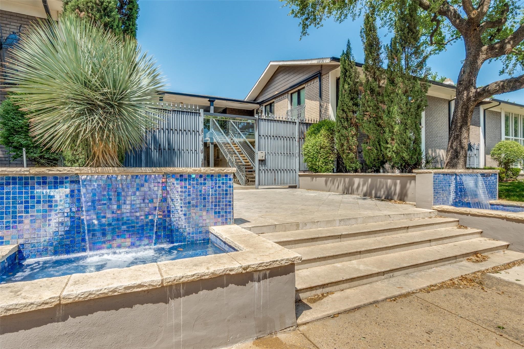 10211 Regal Oaks Drive Dallas TX 75230