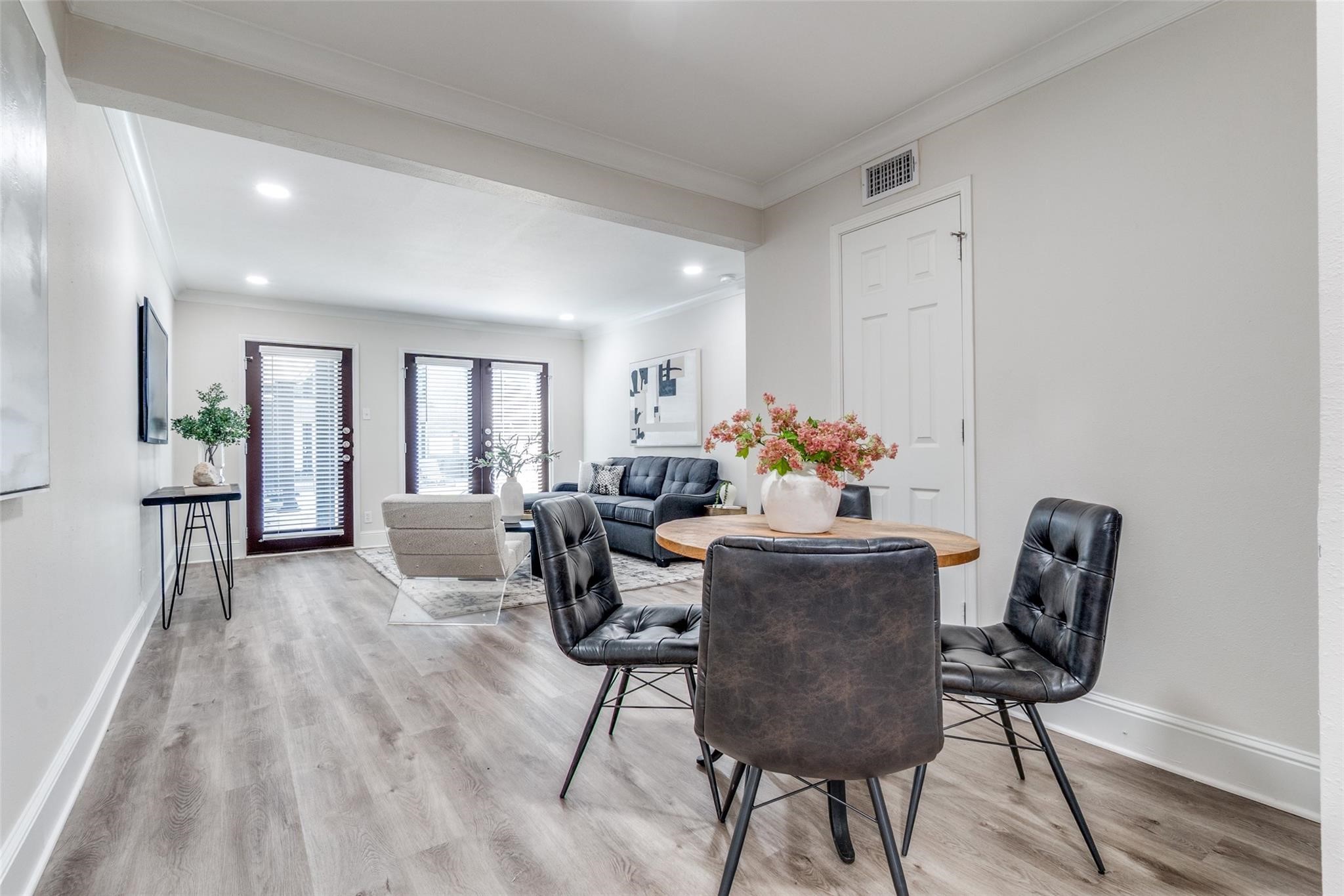10211 Regal Oaks Drive Dallas TX 75230