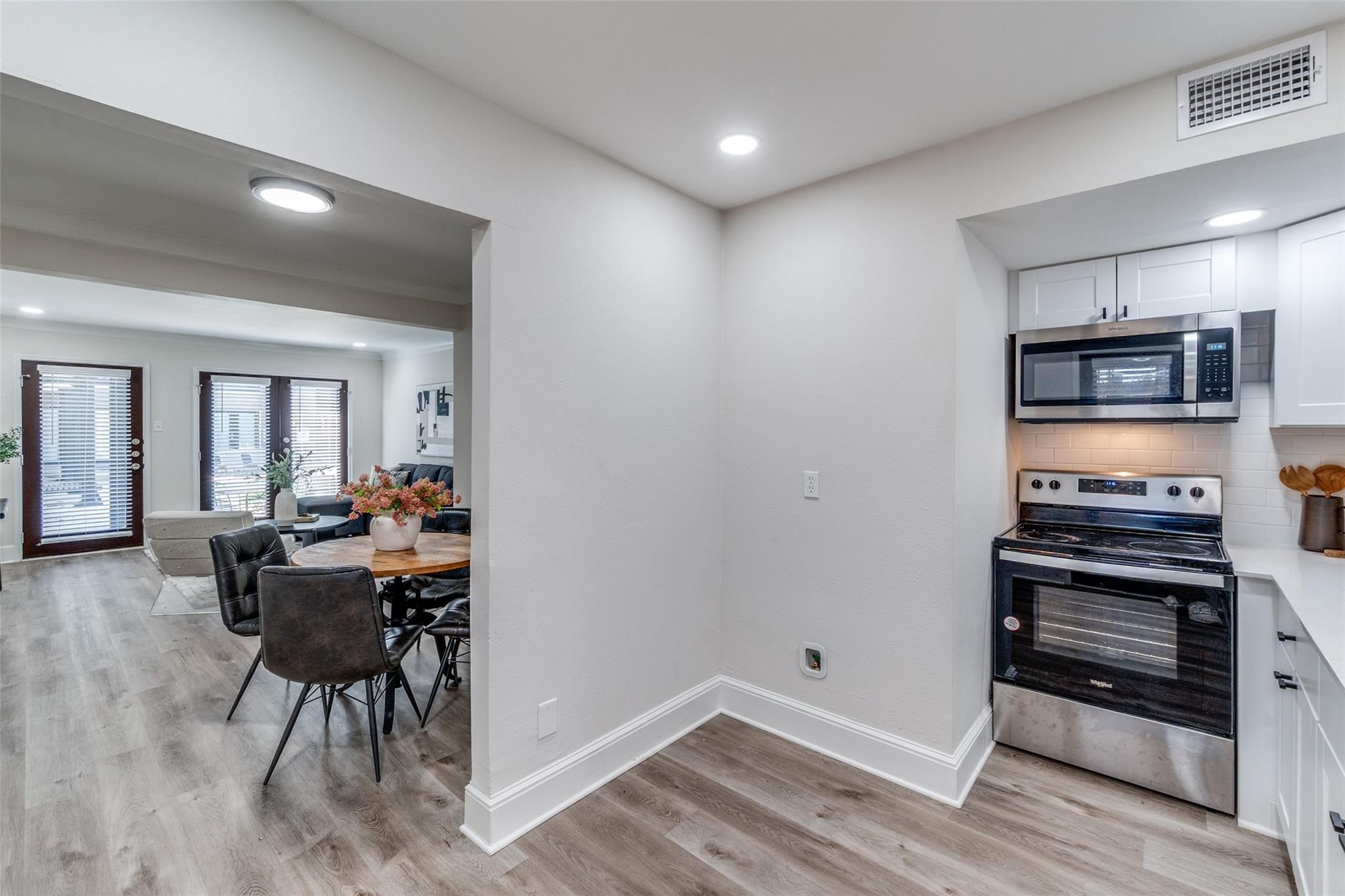 10211 Regal Oaks Drive Dallas TX 75230