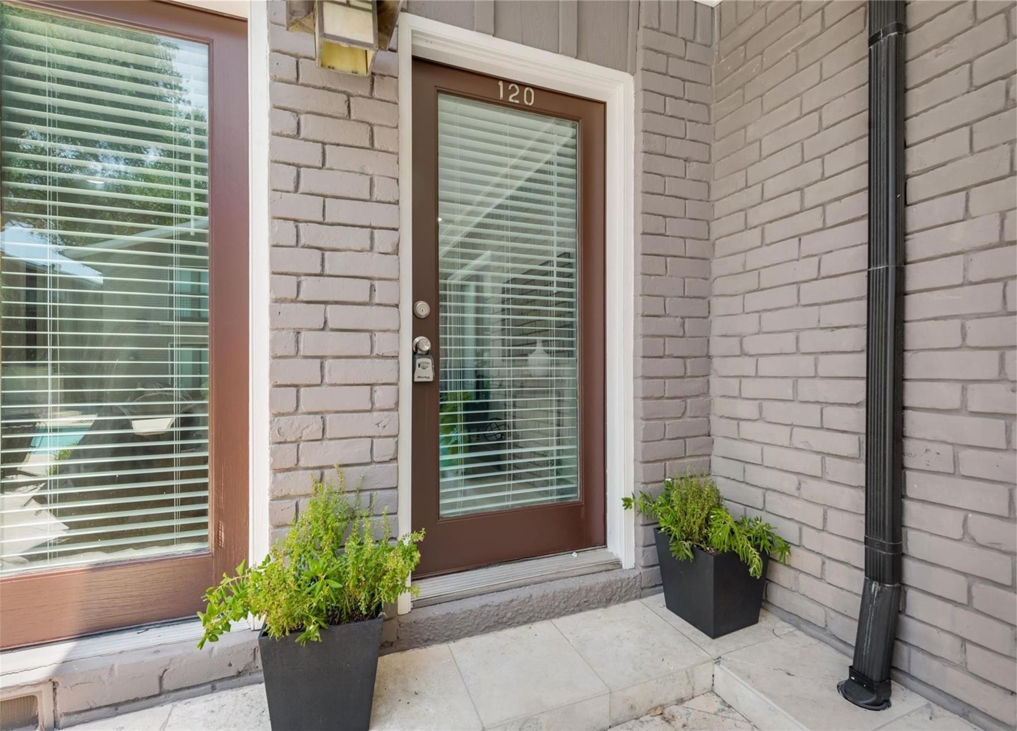 10211 Regal Oaks Drive Dallas TX 75230