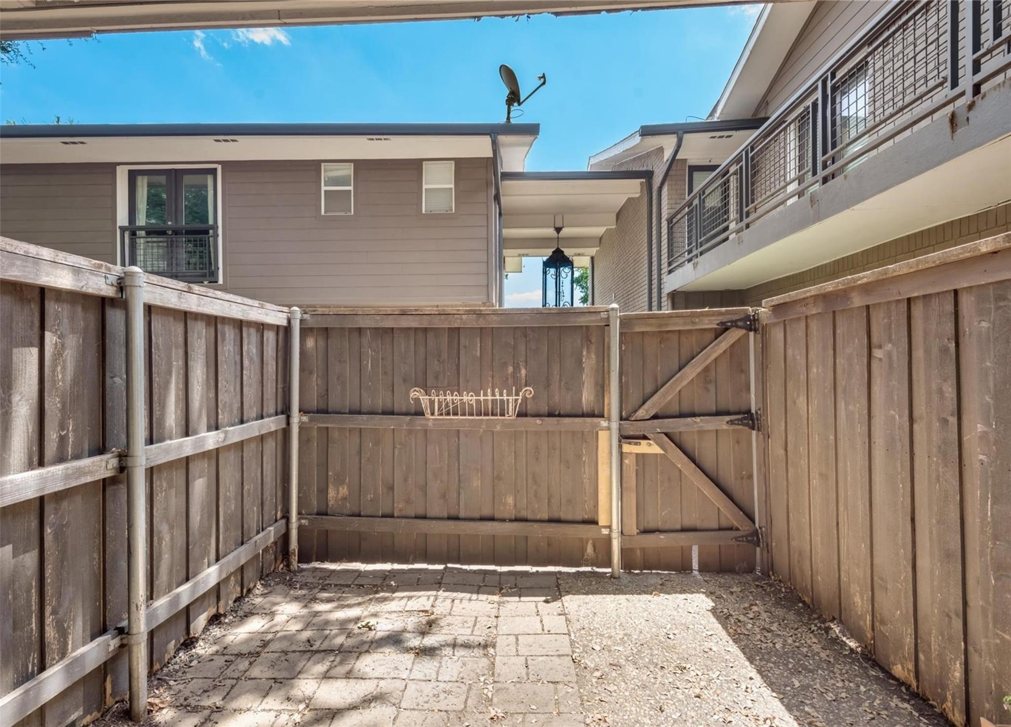10211 Regal Oaks Drive Dallas TX 75230