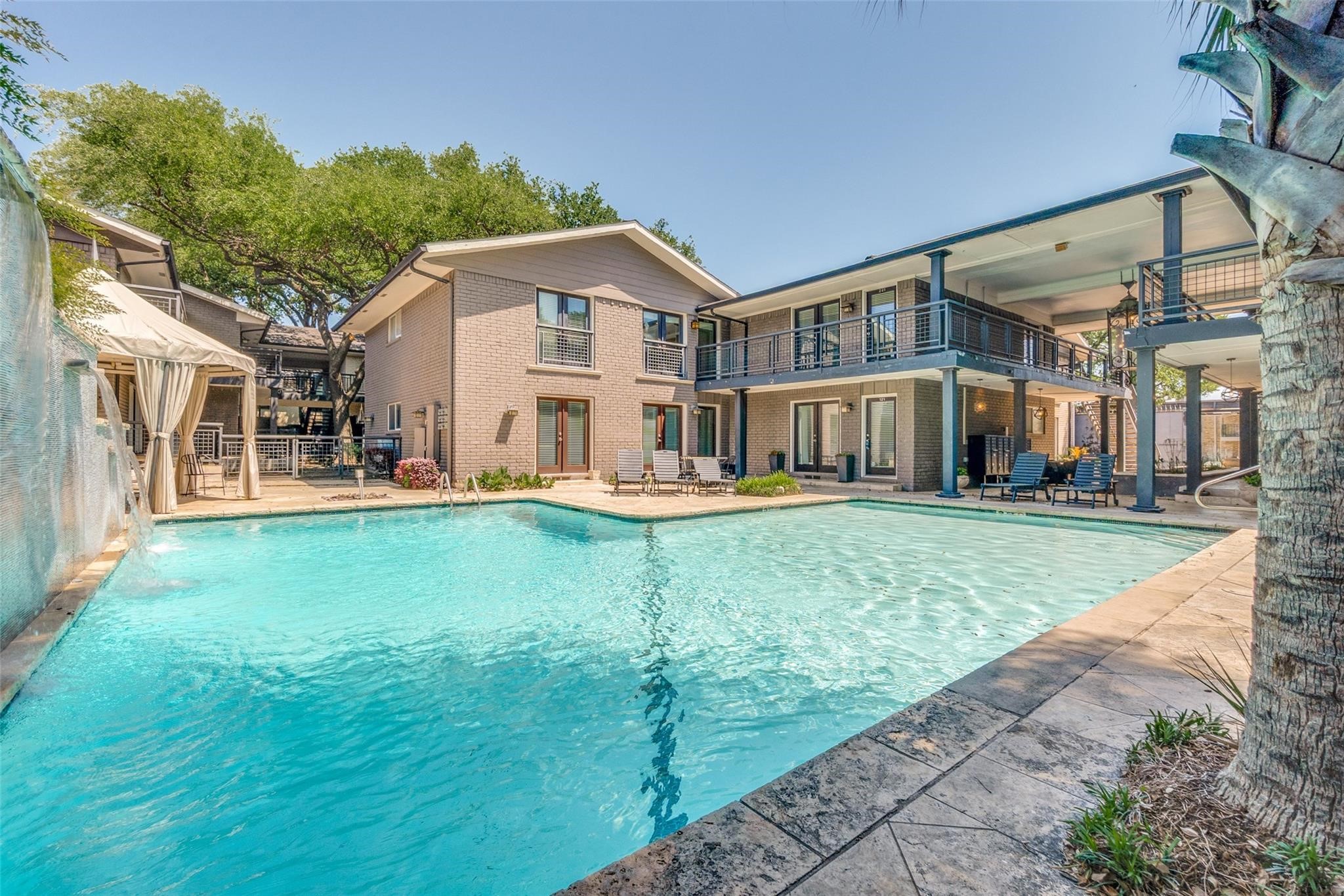 10211 Regal Oaks Drive Dallas TX 75230