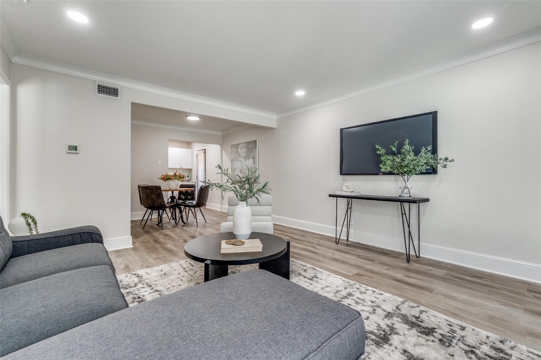 10211 Regal Oaks Drive Dallas TX 75230
