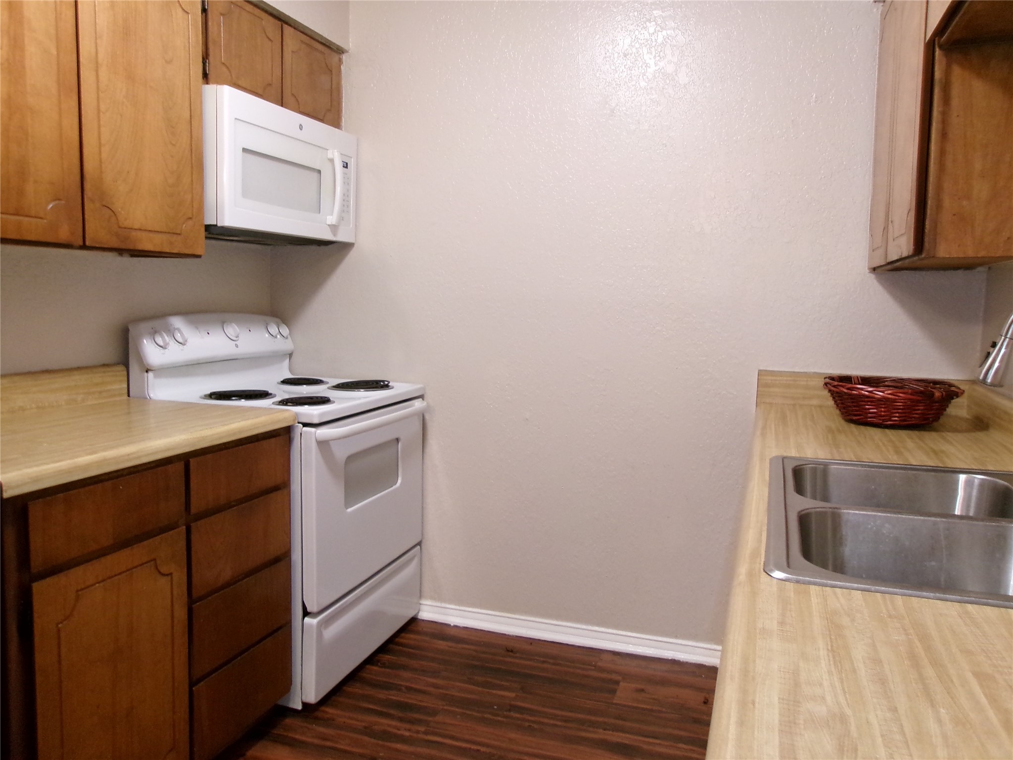 1817 Family Circle Grand Prairie TX 75051