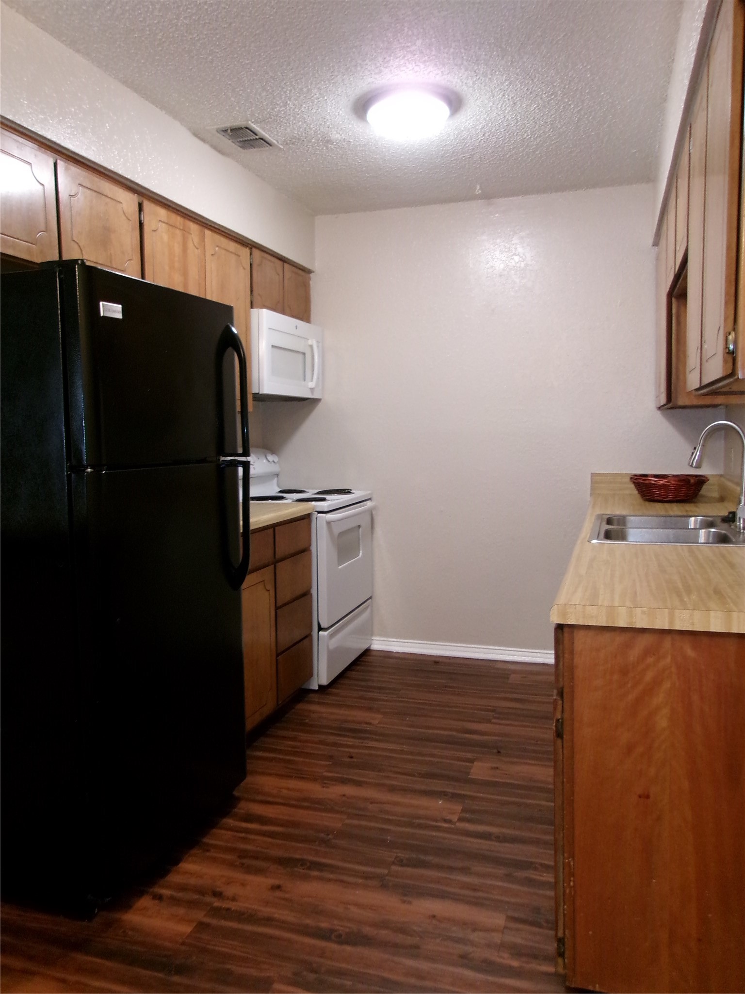 1817 Family Circle Grand Prairie TX 75051