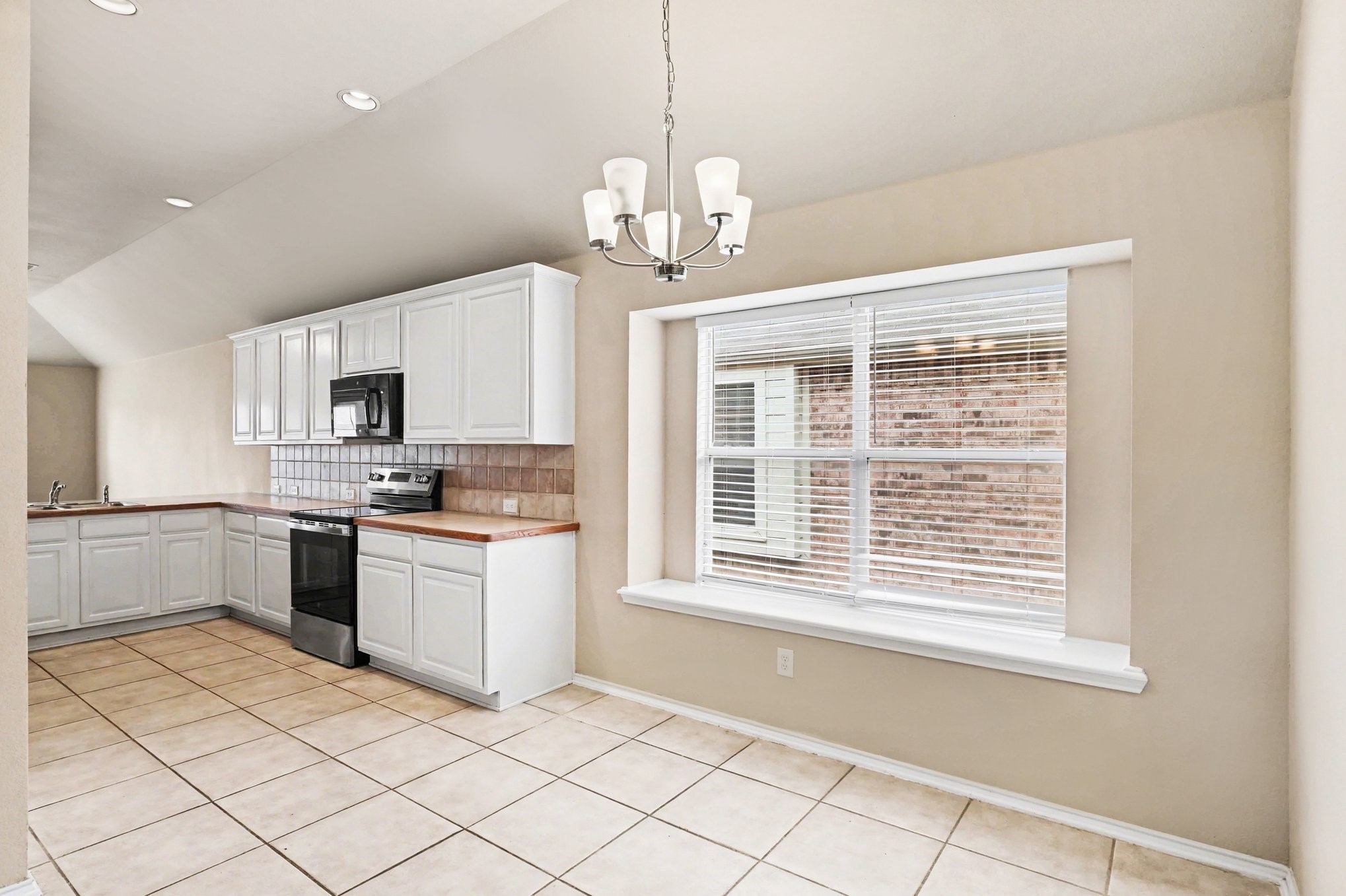 633 Horn Street Crowley TX 76036