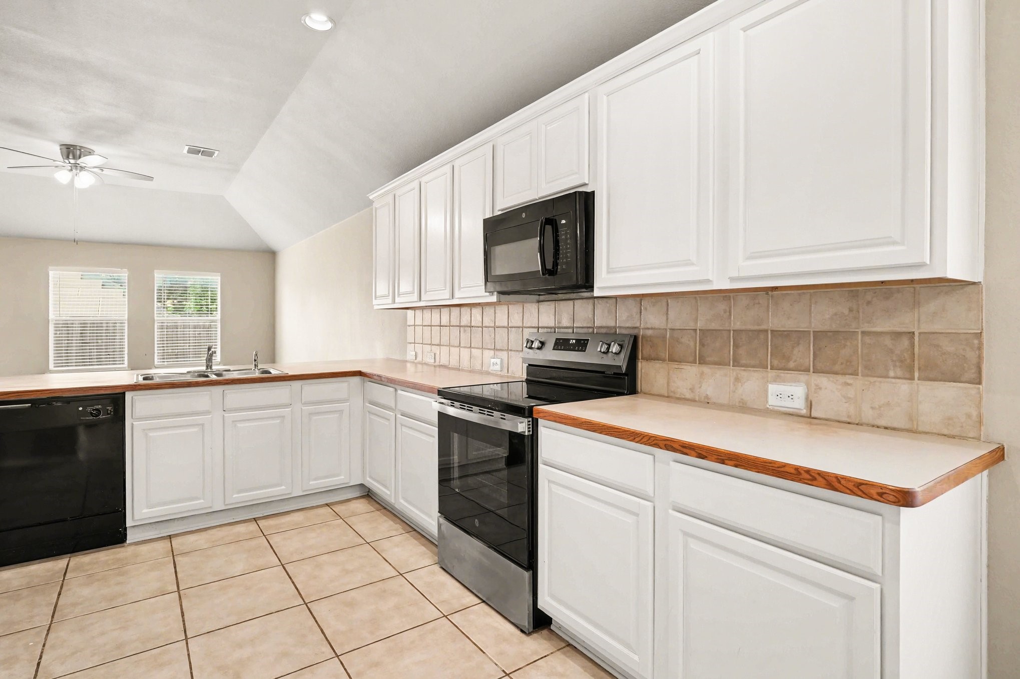 633 Horn Street Crowley TX 76036