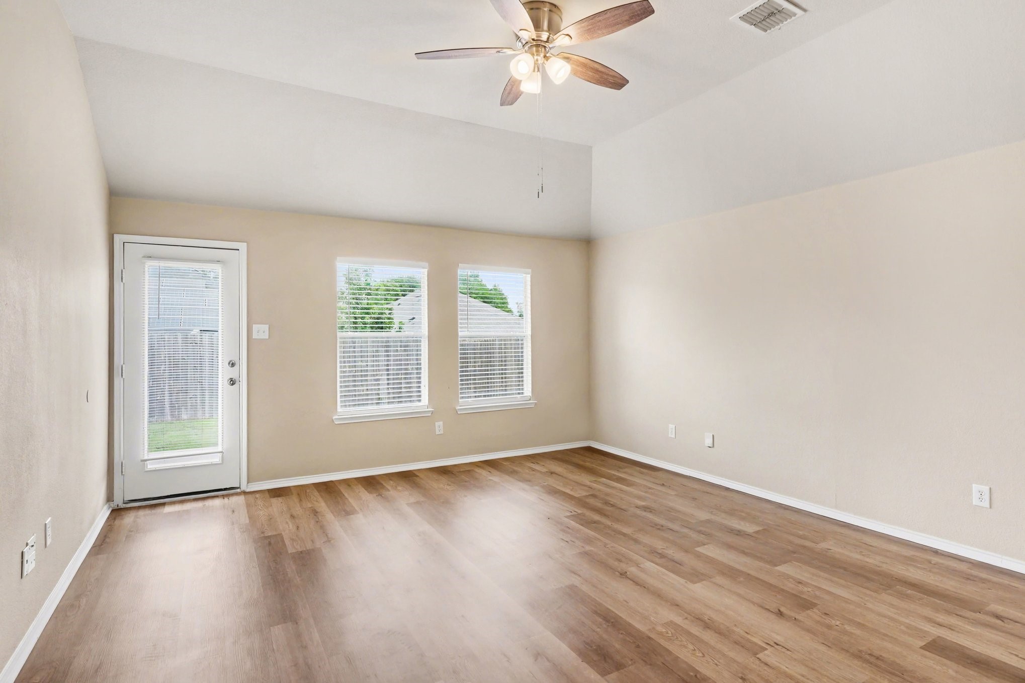 633 Horn Street Crowley TX 76036