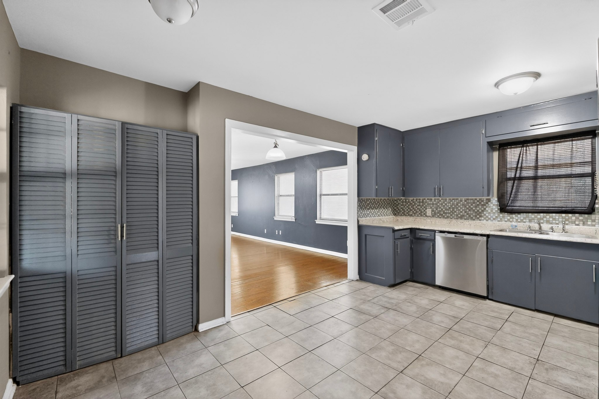 2104 Hillburn Drive Dallas TX 75227
