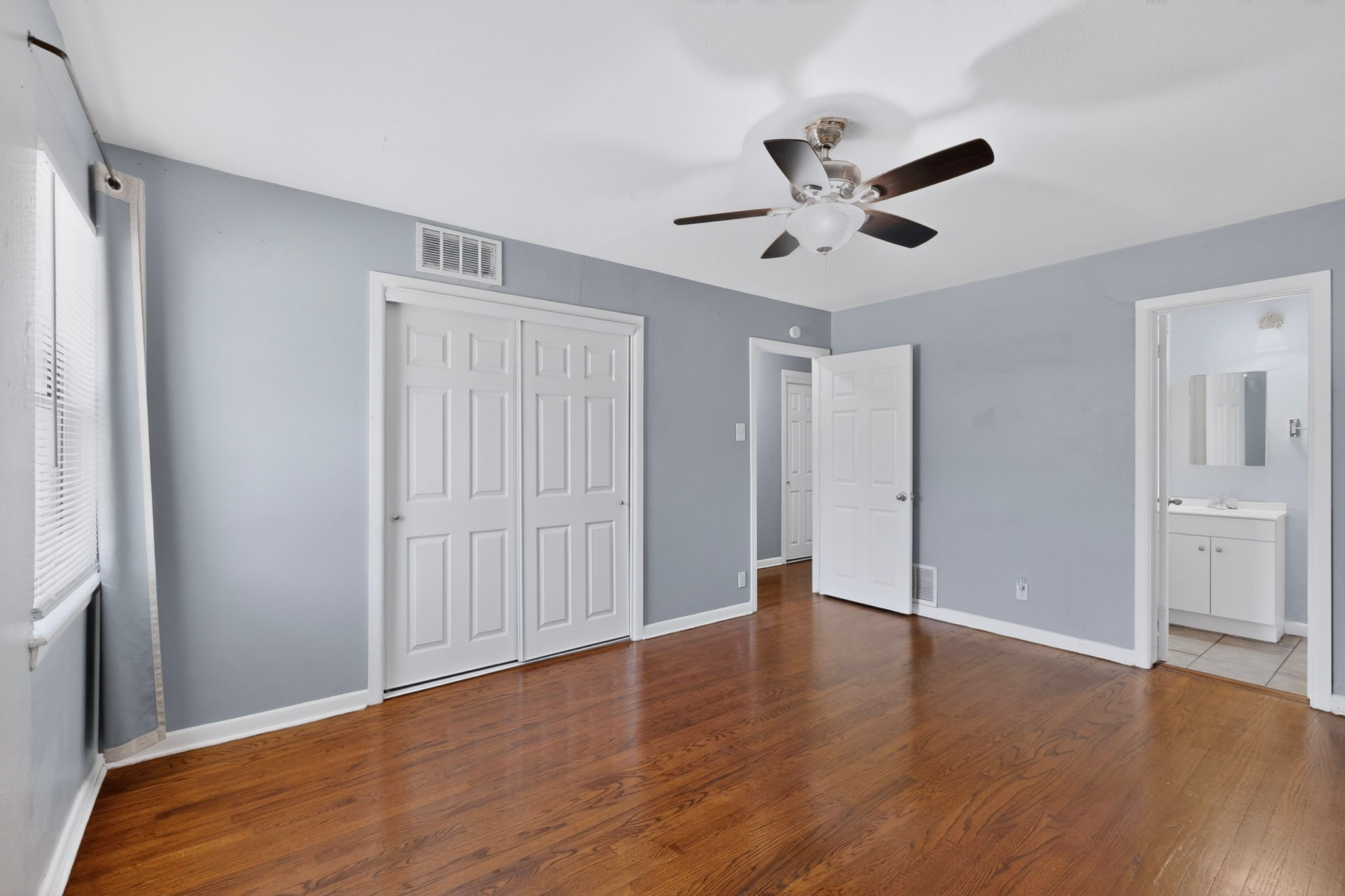 2104 Hillburn Drive Dallas TX 75227