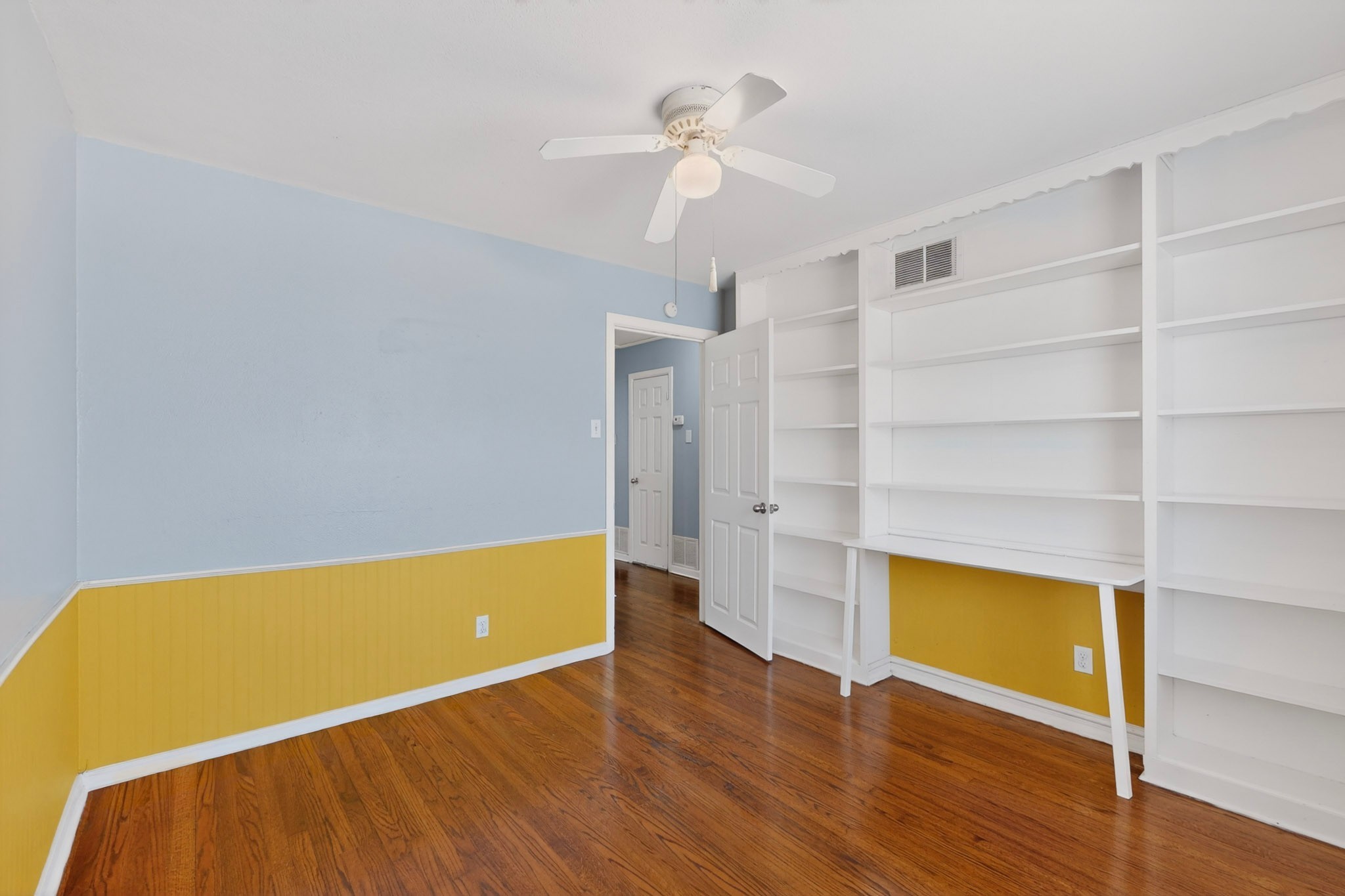 2104 Hillburn Drive Dallas TX 75227
