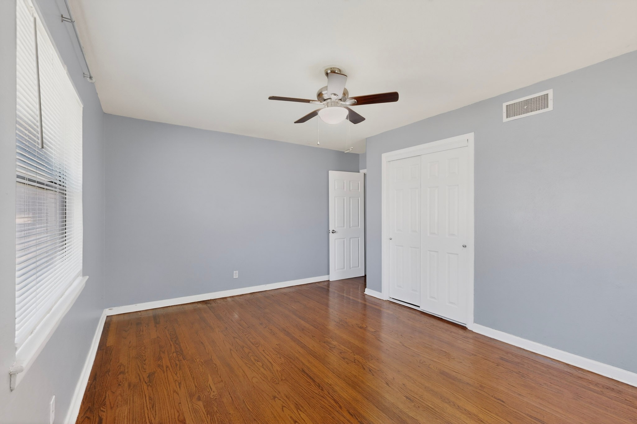 2104 Hillburn Drive Dallas TX 75227