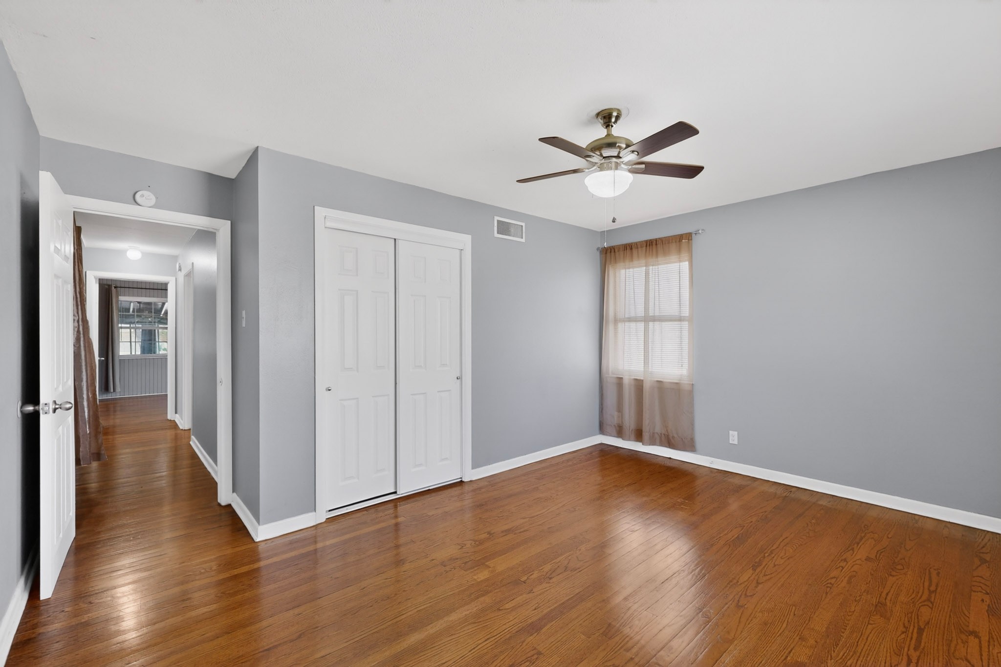 2104 Hillburn Drive Dallas TX 75227
