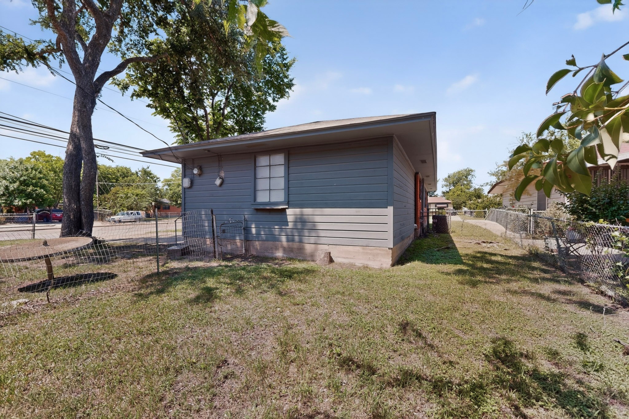 2104 Hillburn Drive Dallas TX 75227