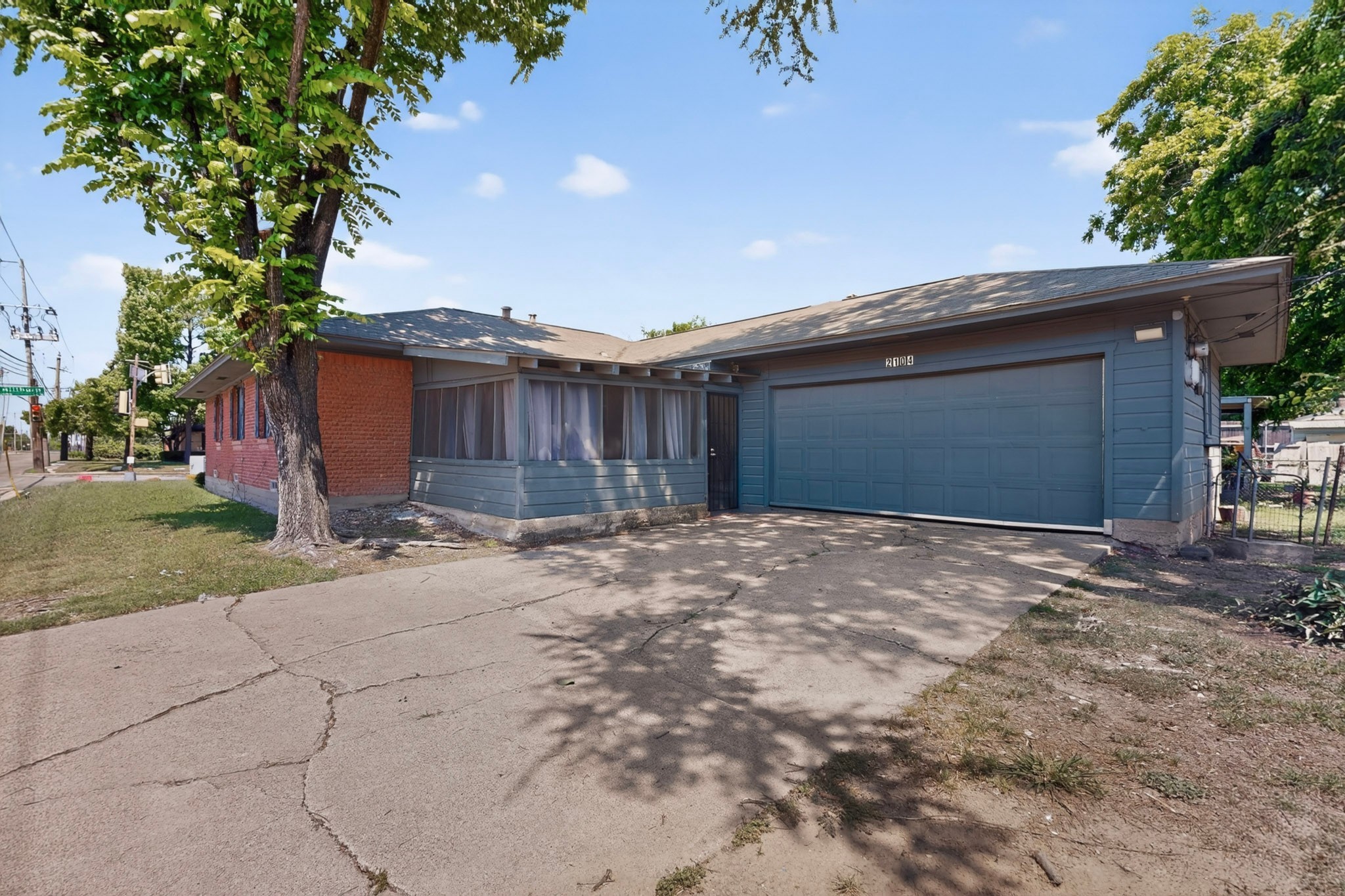 2104 Hillburn Drive Dallas TX 75227