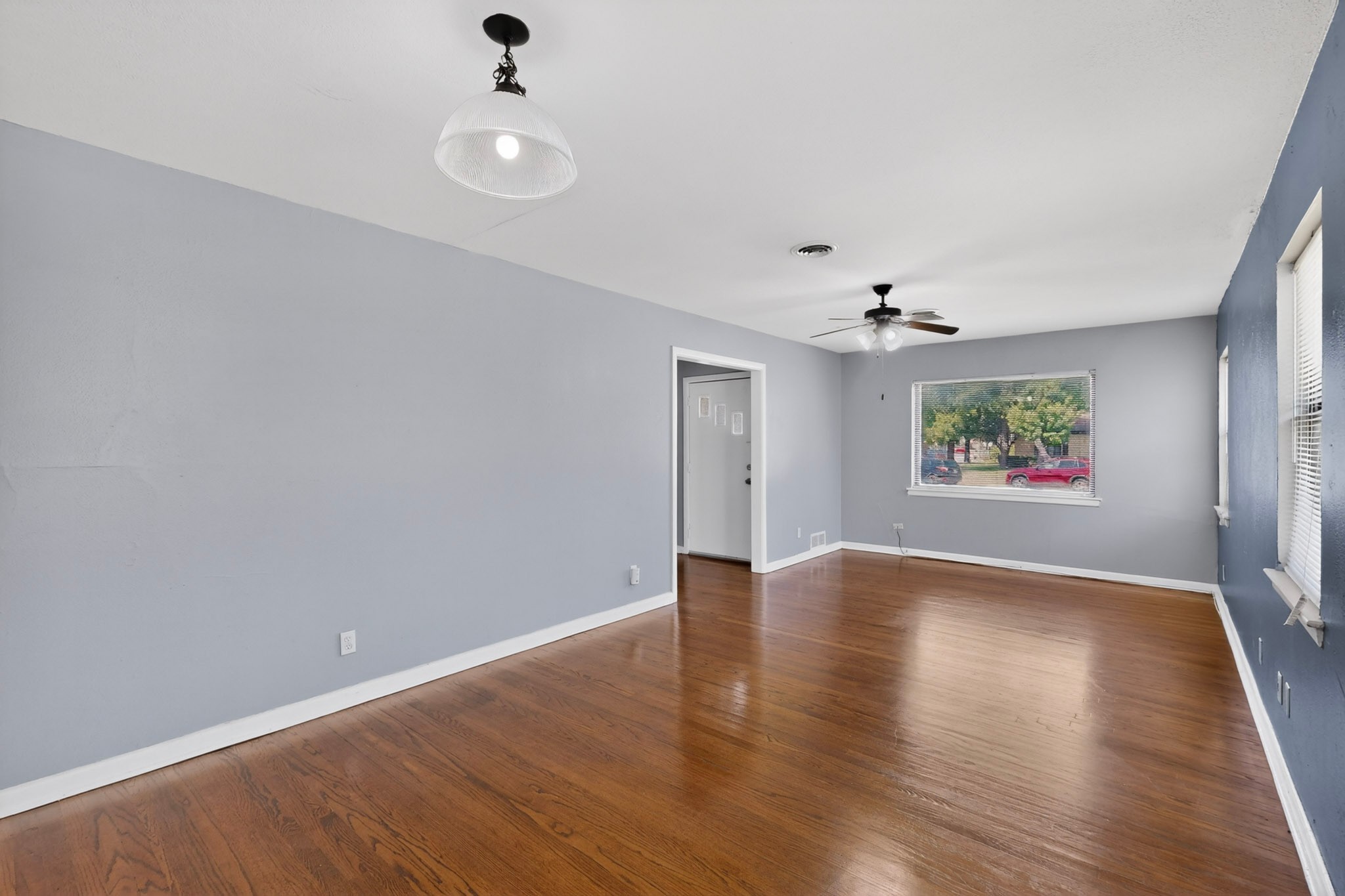 2104 Hillburn Drive Dallas TX 75227