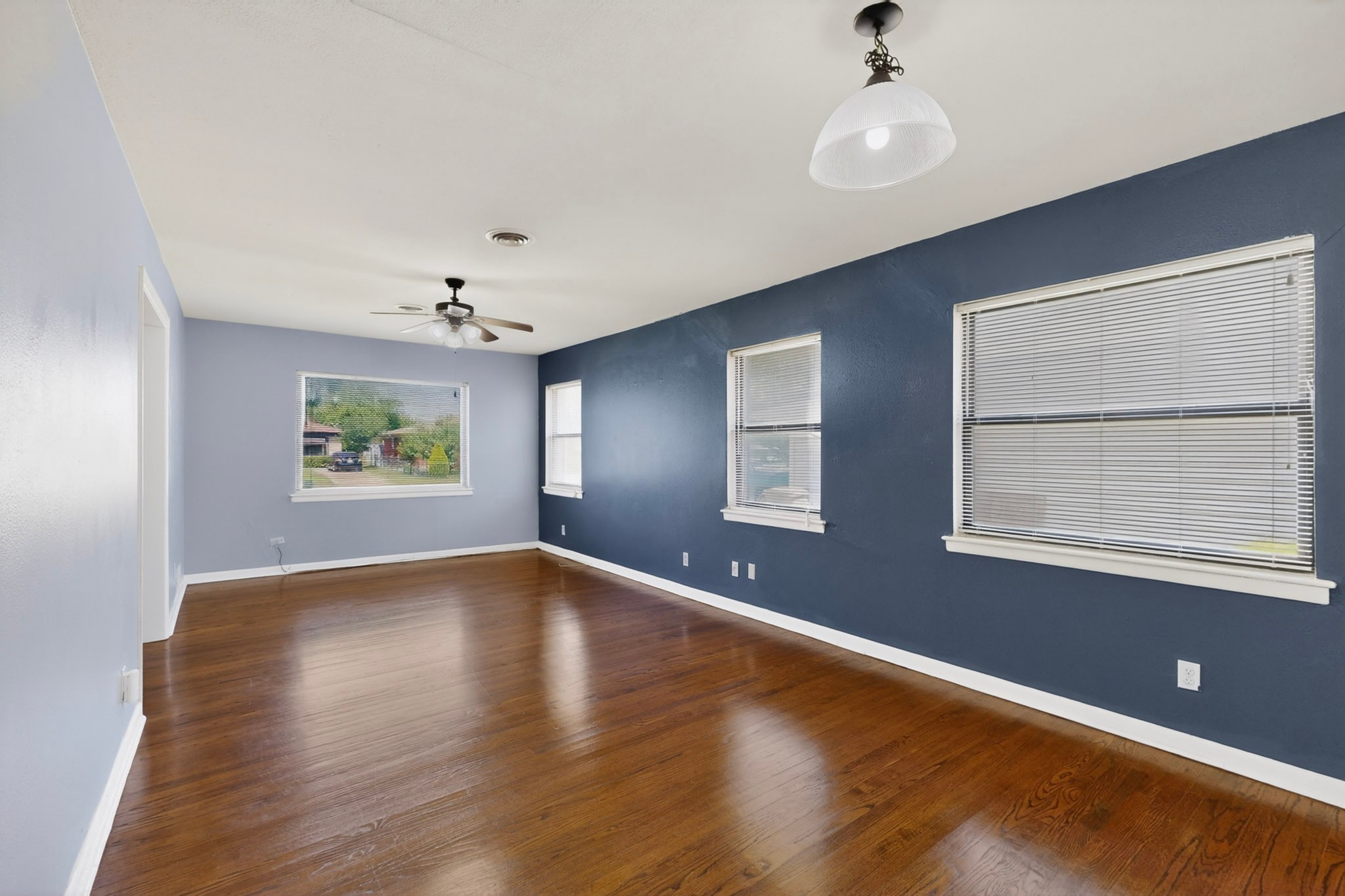 2104 Hillburn Drive Dallas TX 75227