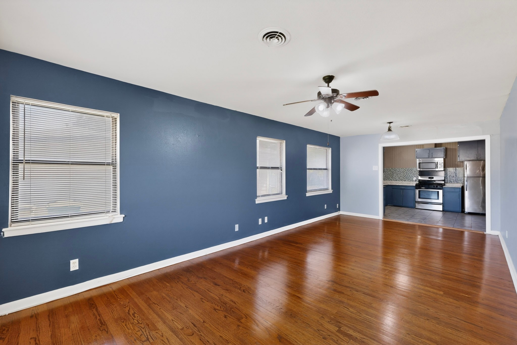 2104 Hillburn Drive Dallas TX 75227