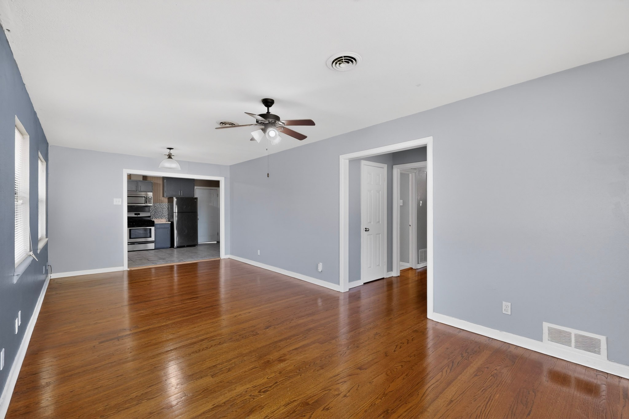 2104 Hillburn Drive Dallas TX 75227