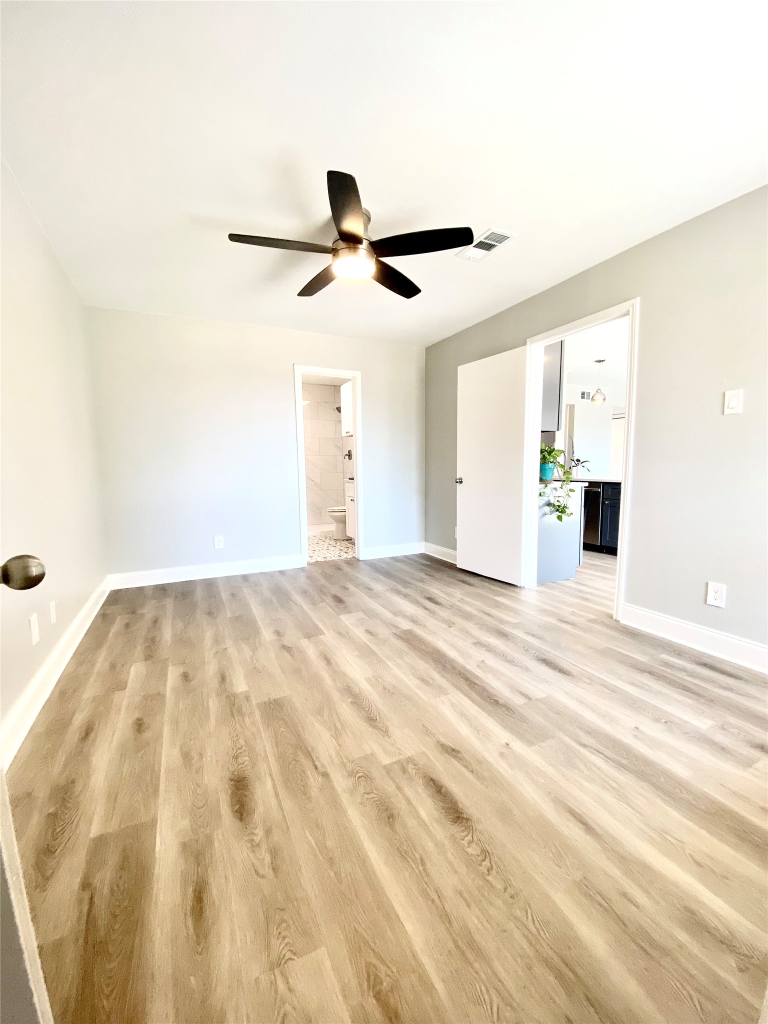 2505 Wedglea Drive Dallas TX 75211