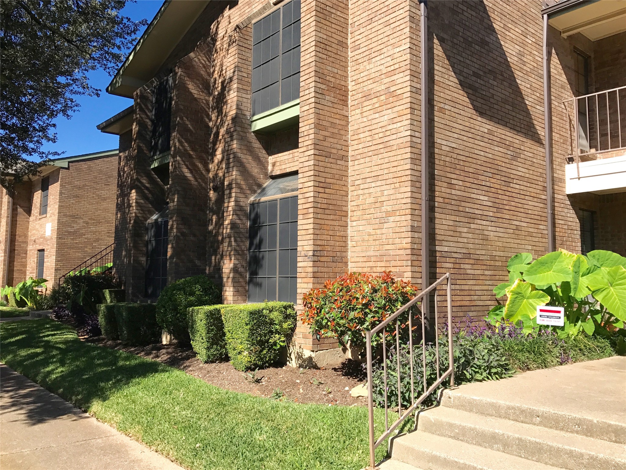 2505 Wedglea Drive Dallas TX 75211