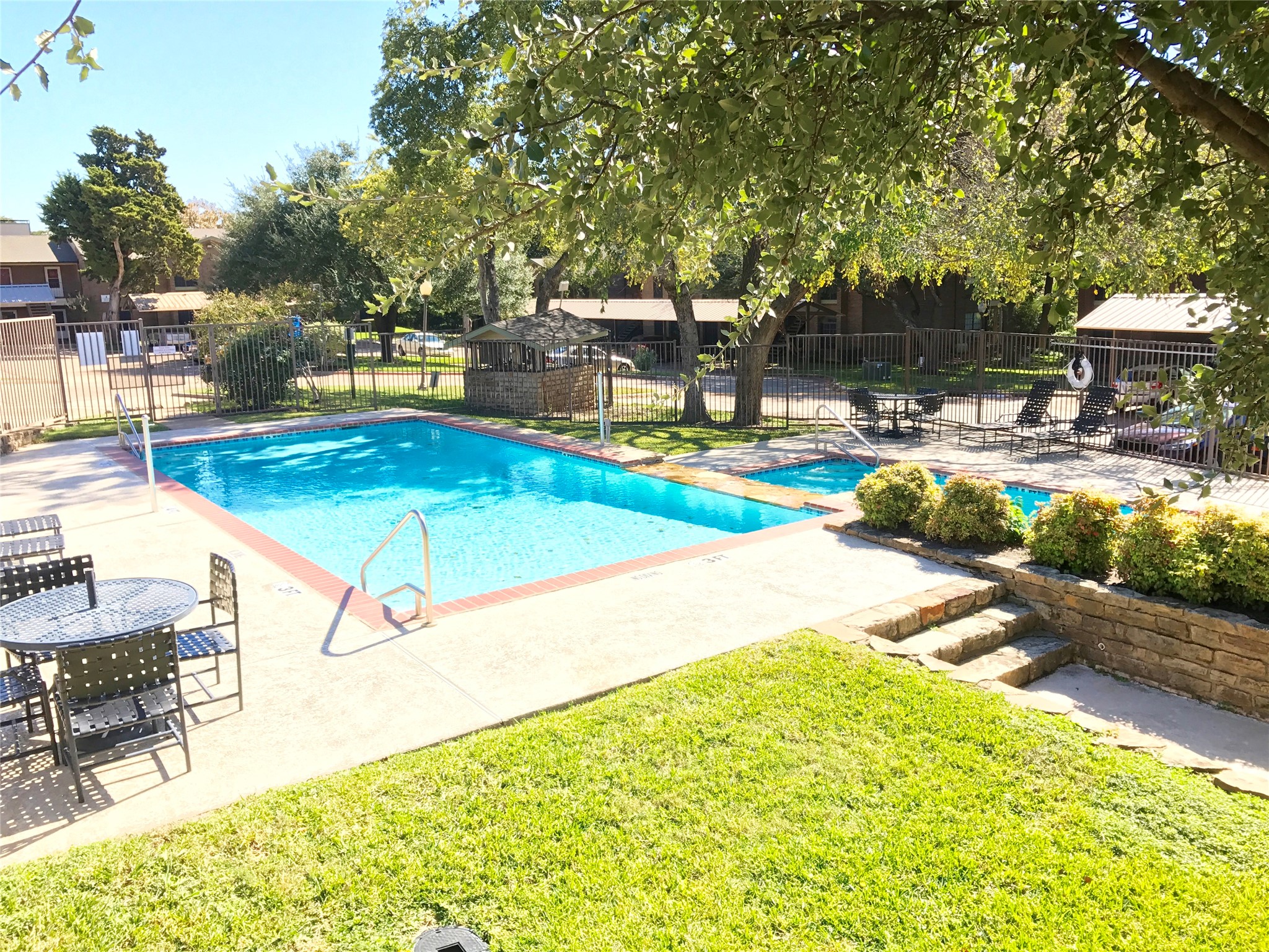 2505 Wedglea Drive Dallas TX 75211