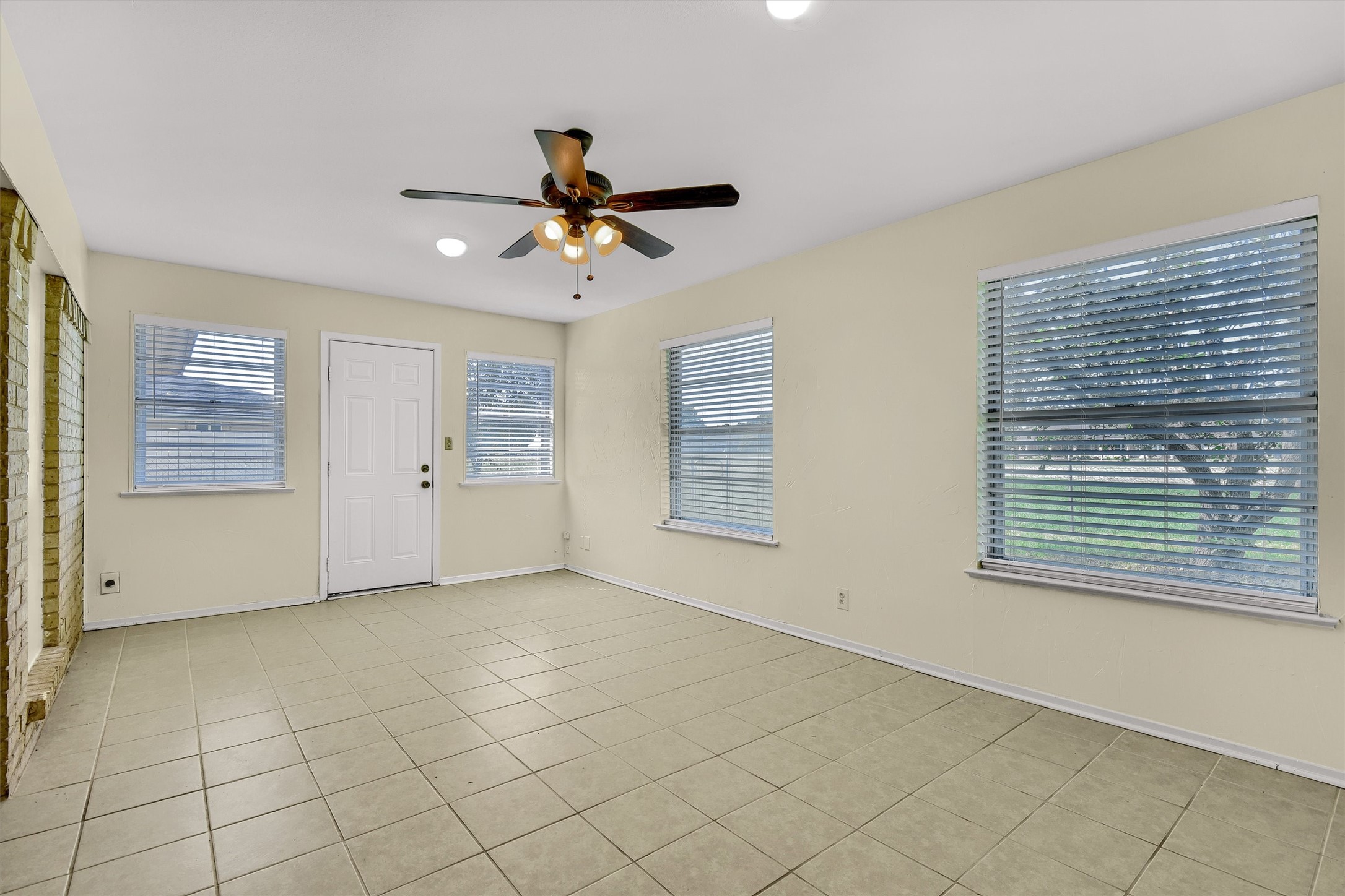 910 Kiowa Drive W Lake Kiowa TX 76240