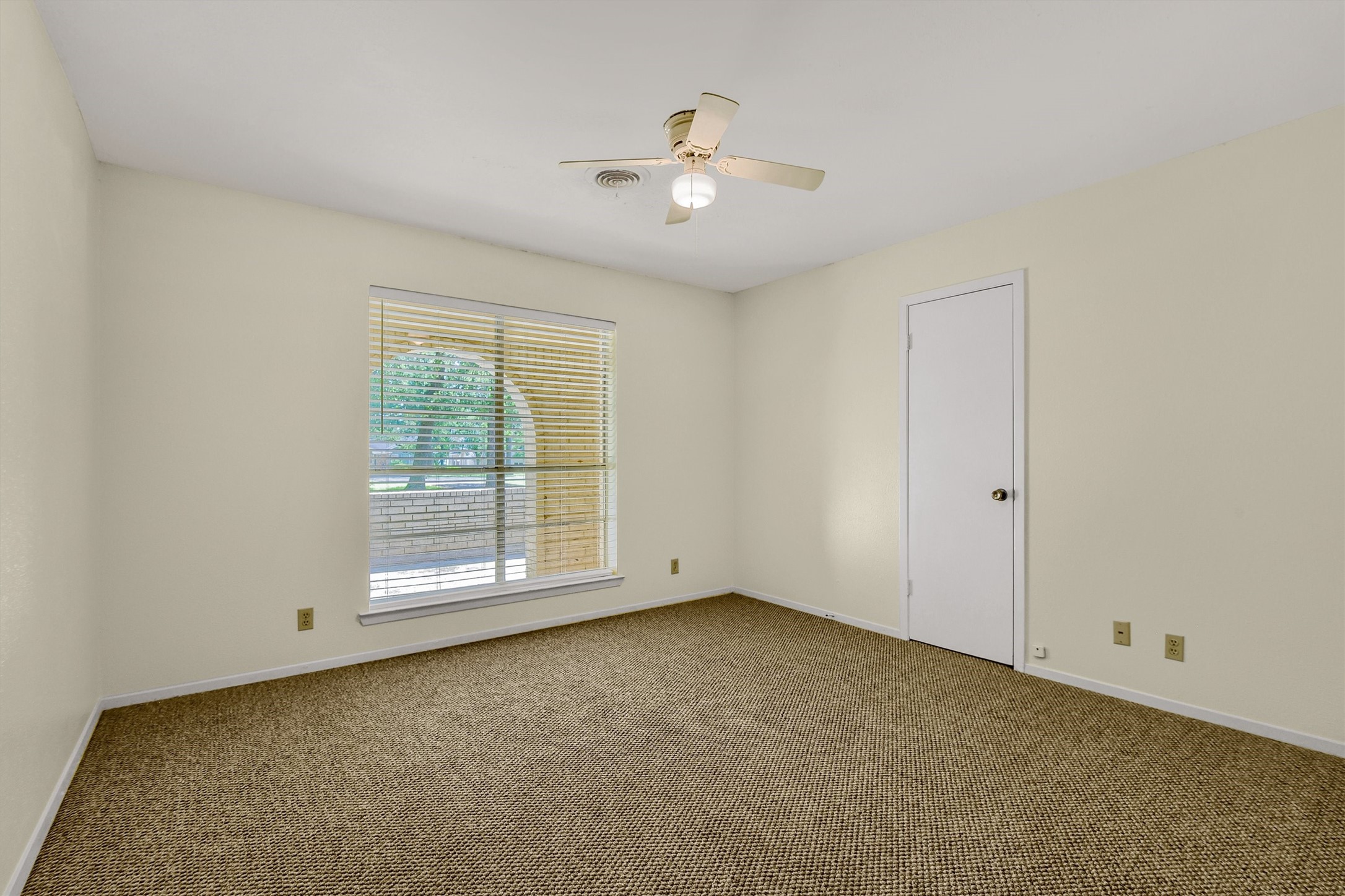 910 Kiowa Drive W Lake Kiowa TX 76240