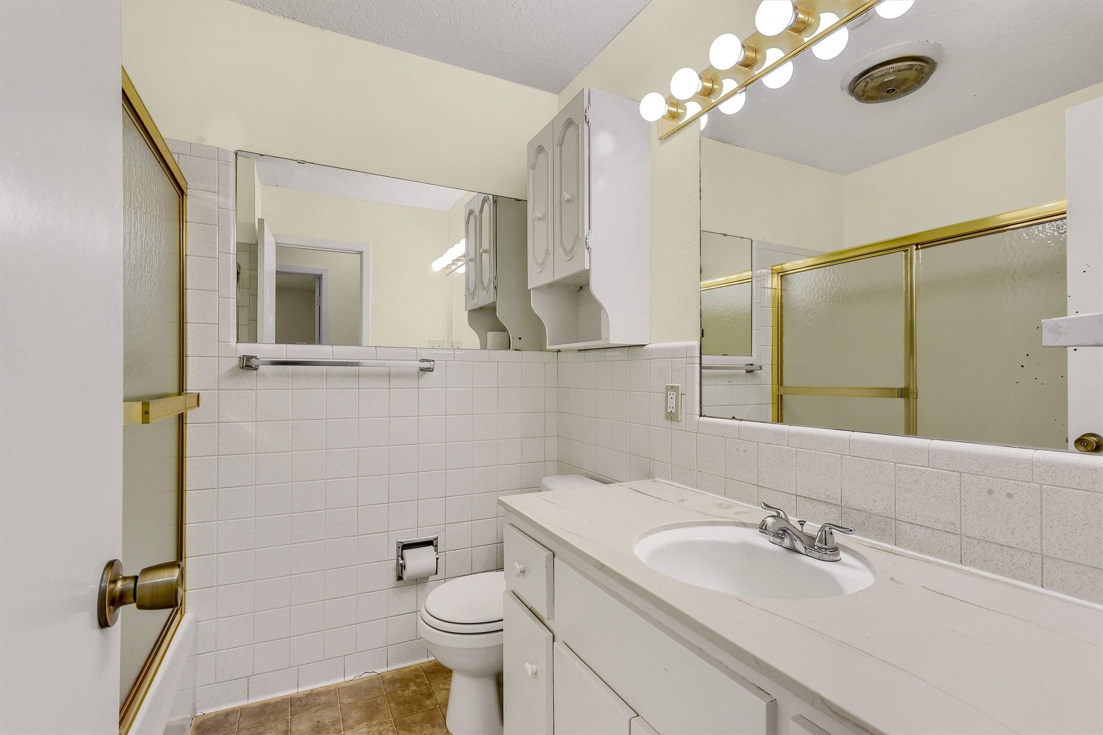 910 Kiowa Drive W Lake Kiowa TX 76240