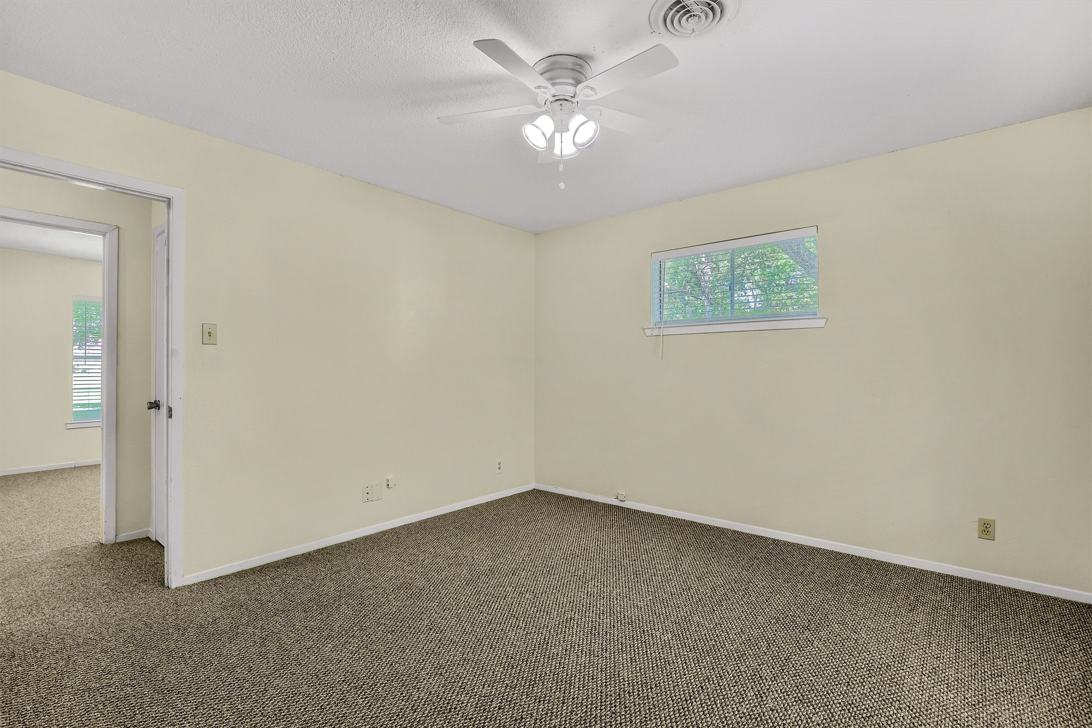 910 Kiowa Drive W Lake Kiowa TX 76240