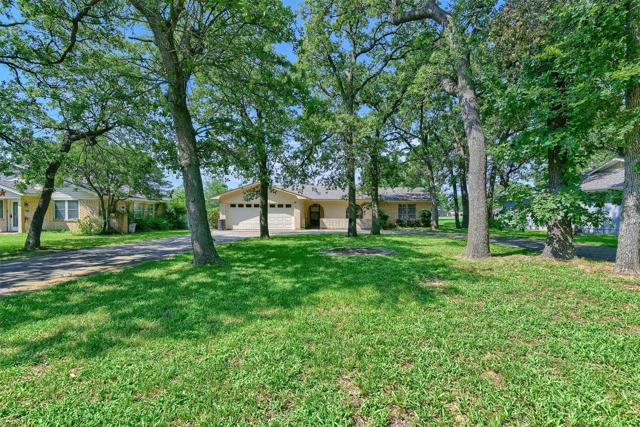 910 Kiowa Drive W Lake Kiowa TX 76240
