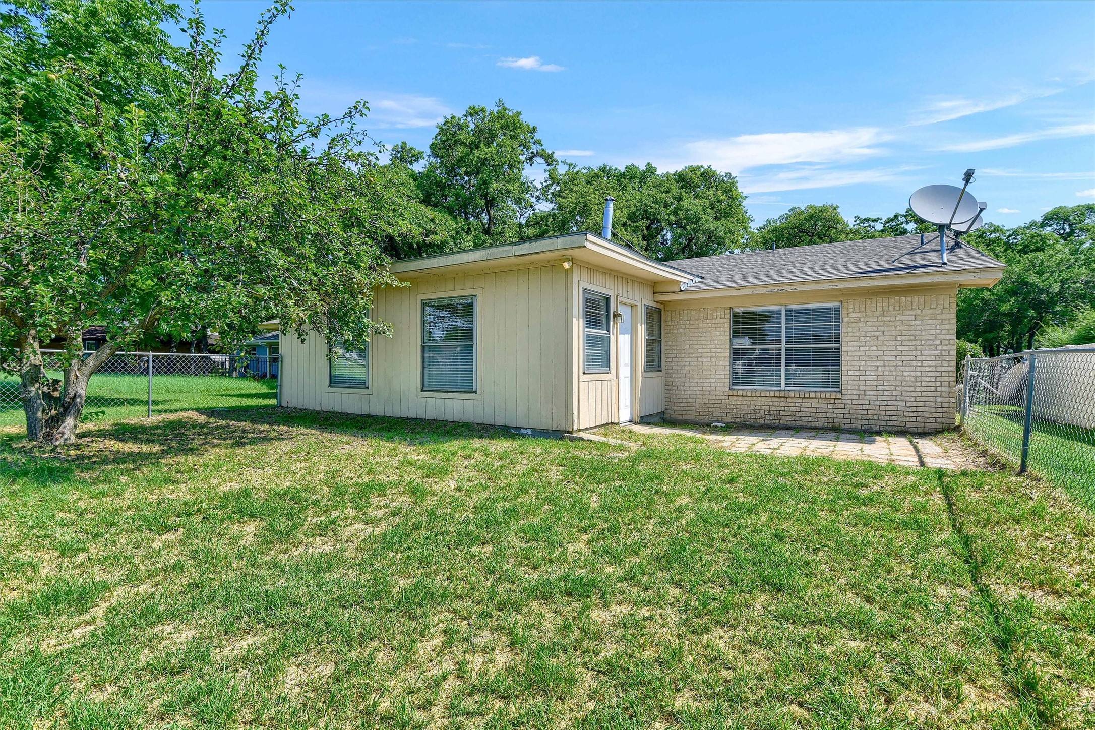 910 Kiowa Drive W Lake Kiowa TX 76240