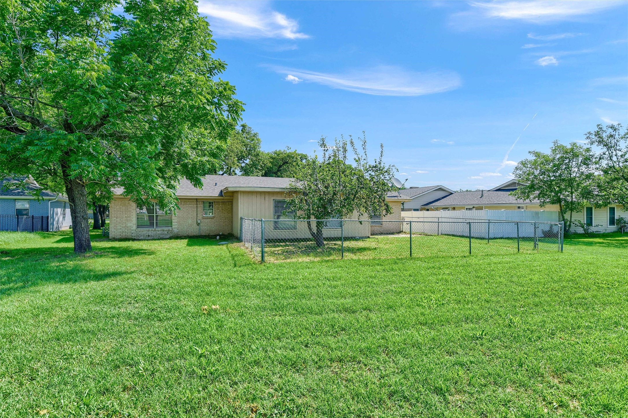 910 Kiowa Drive W Lake Kiowa TX 76240