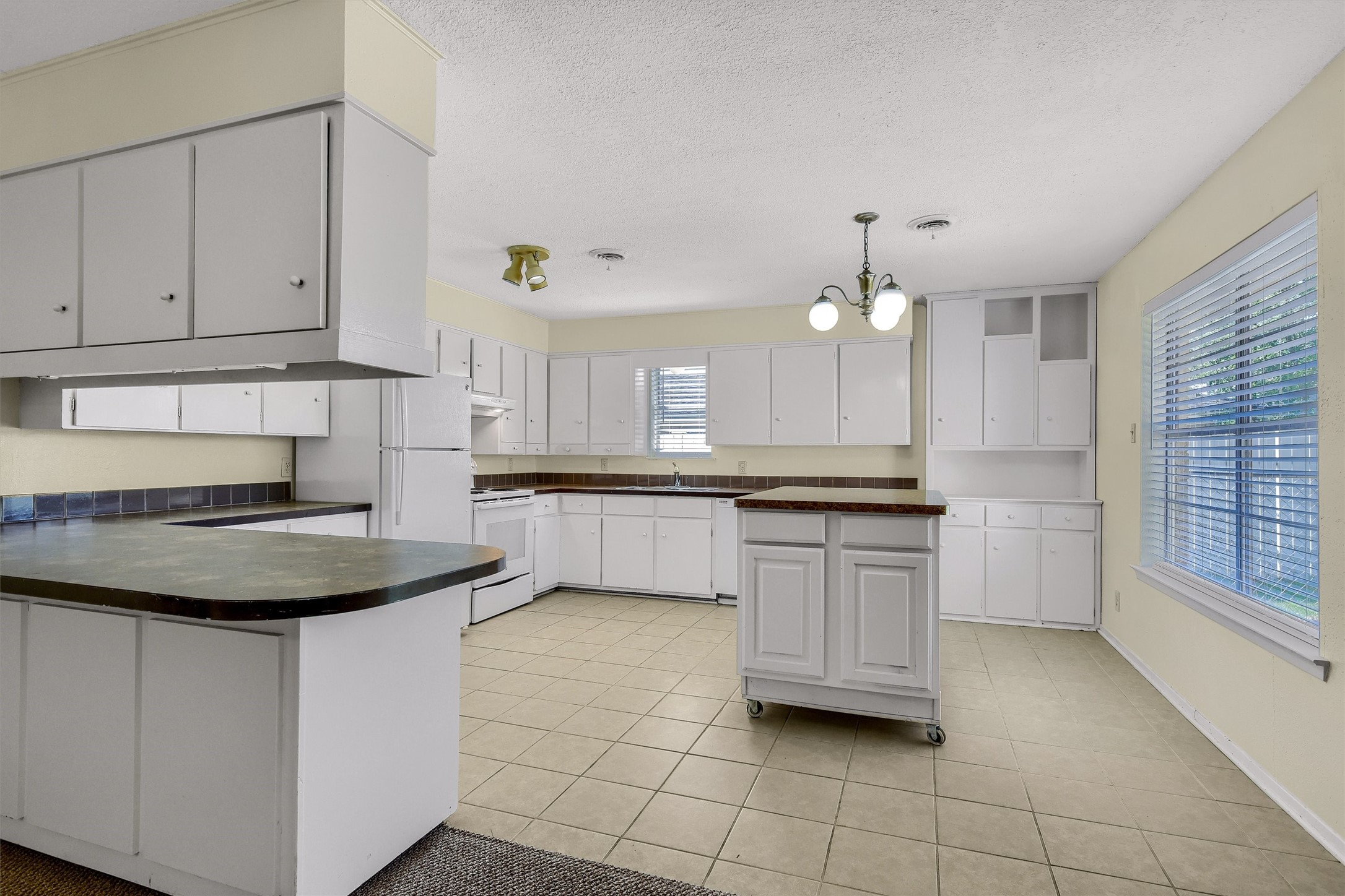 910 Kiowa Drive W Lake Kiowa TX 76240