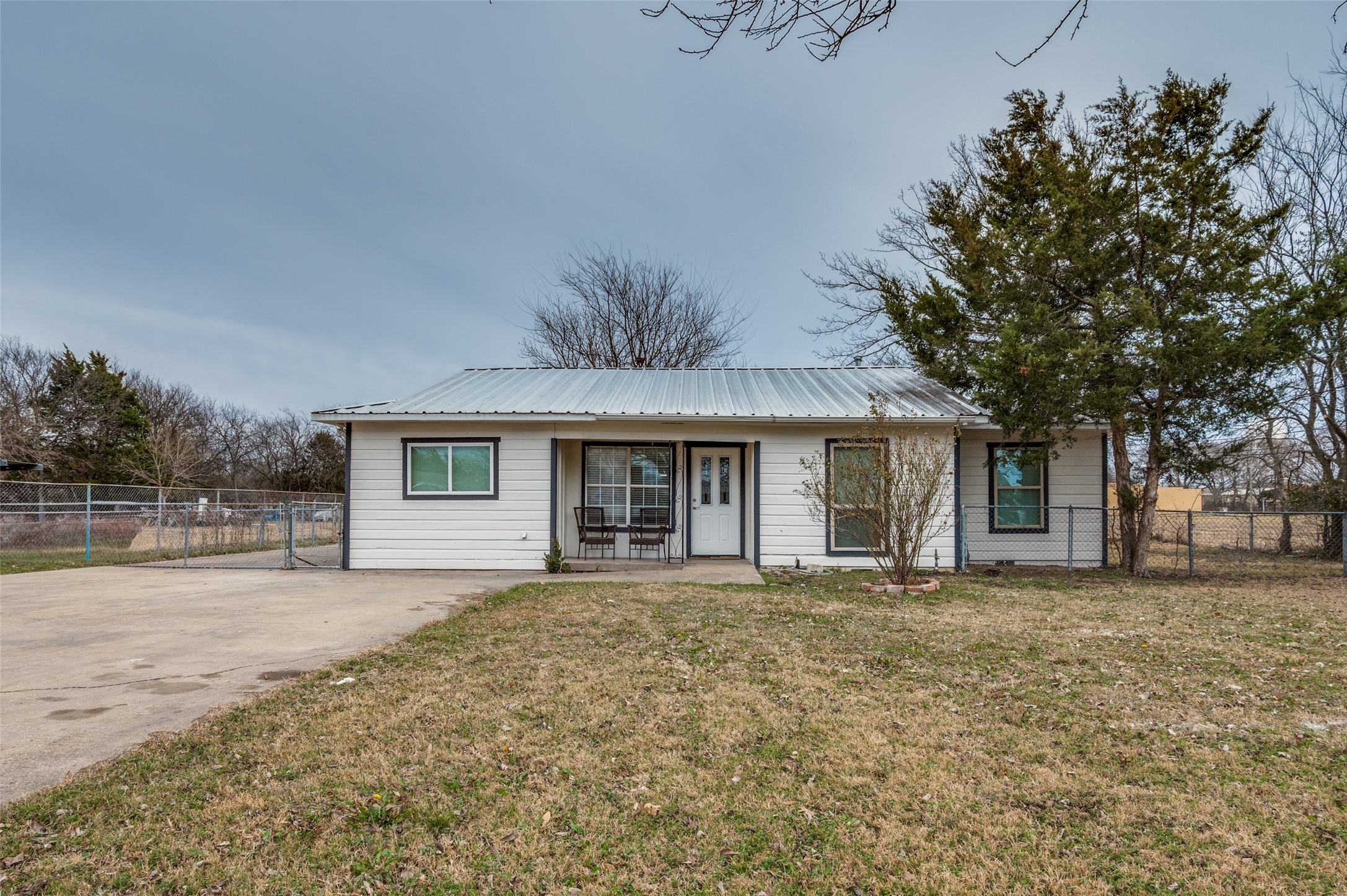1326 Johns Avenue Lancaster TX 75134