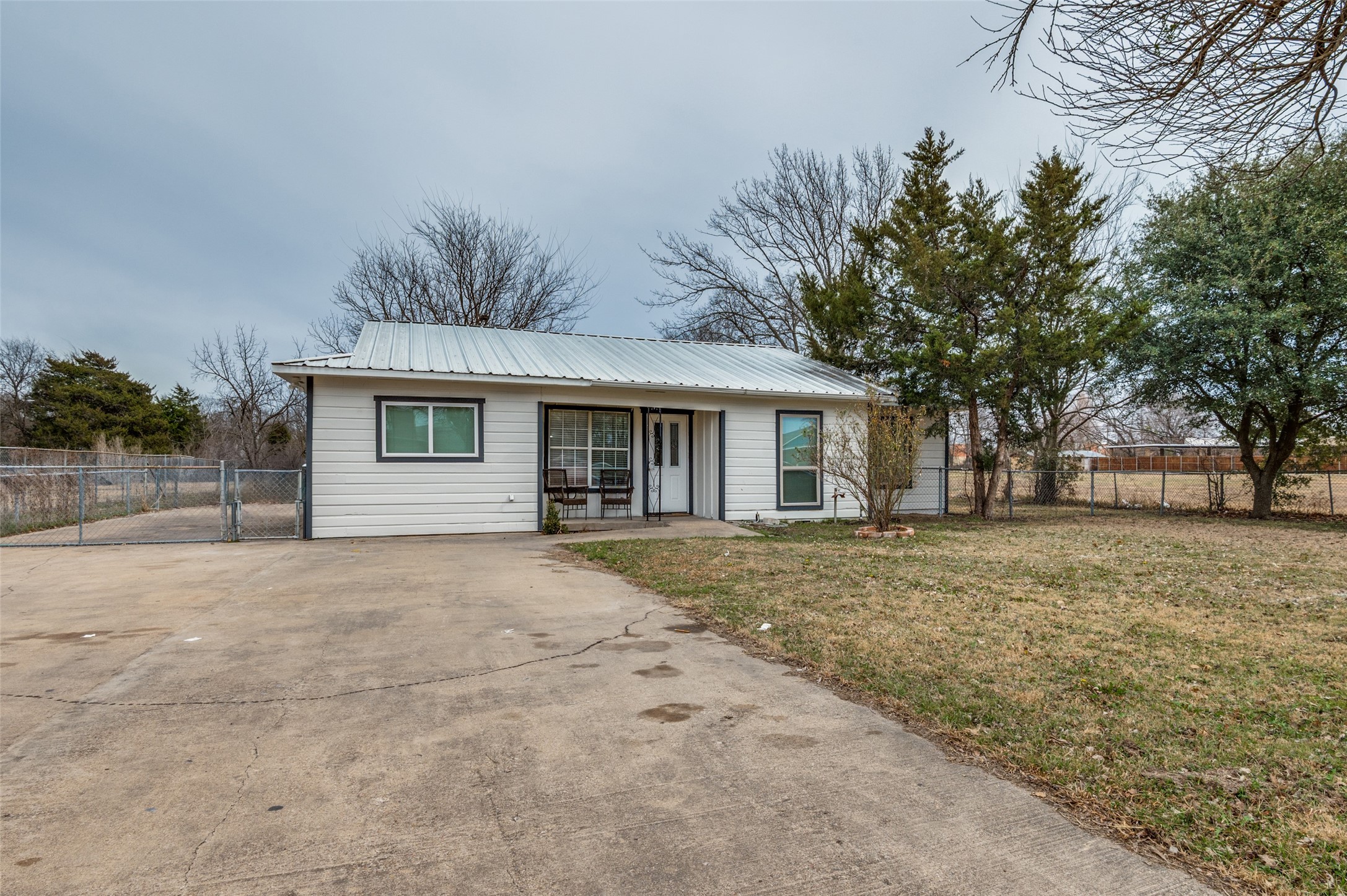 1326 Johns Avenue Lancaster TX 75134