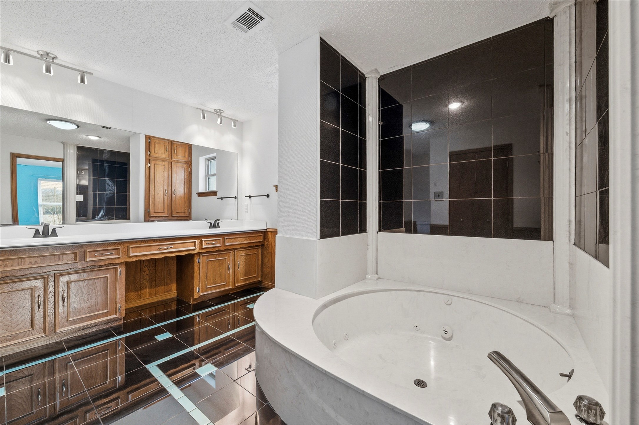 322 N Greenstone Lane Duncanville TX 75116
